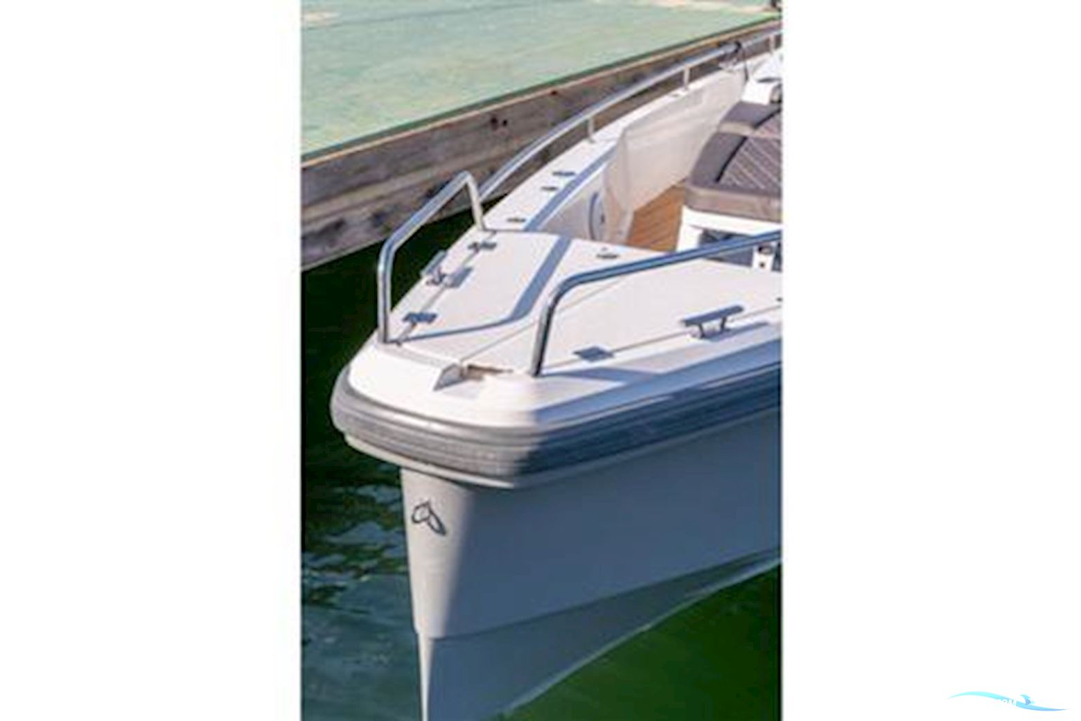 AXOPAR 37 XC Cross Cabin