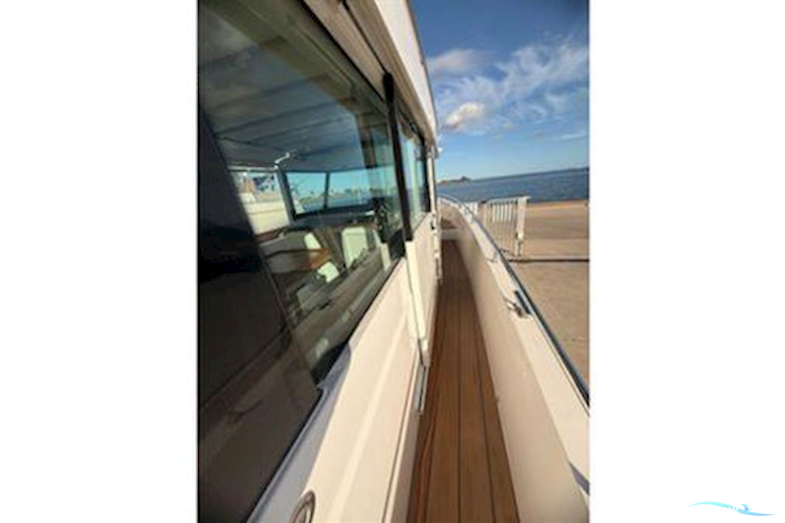 AXOPAR 37 XC Cross Cabin