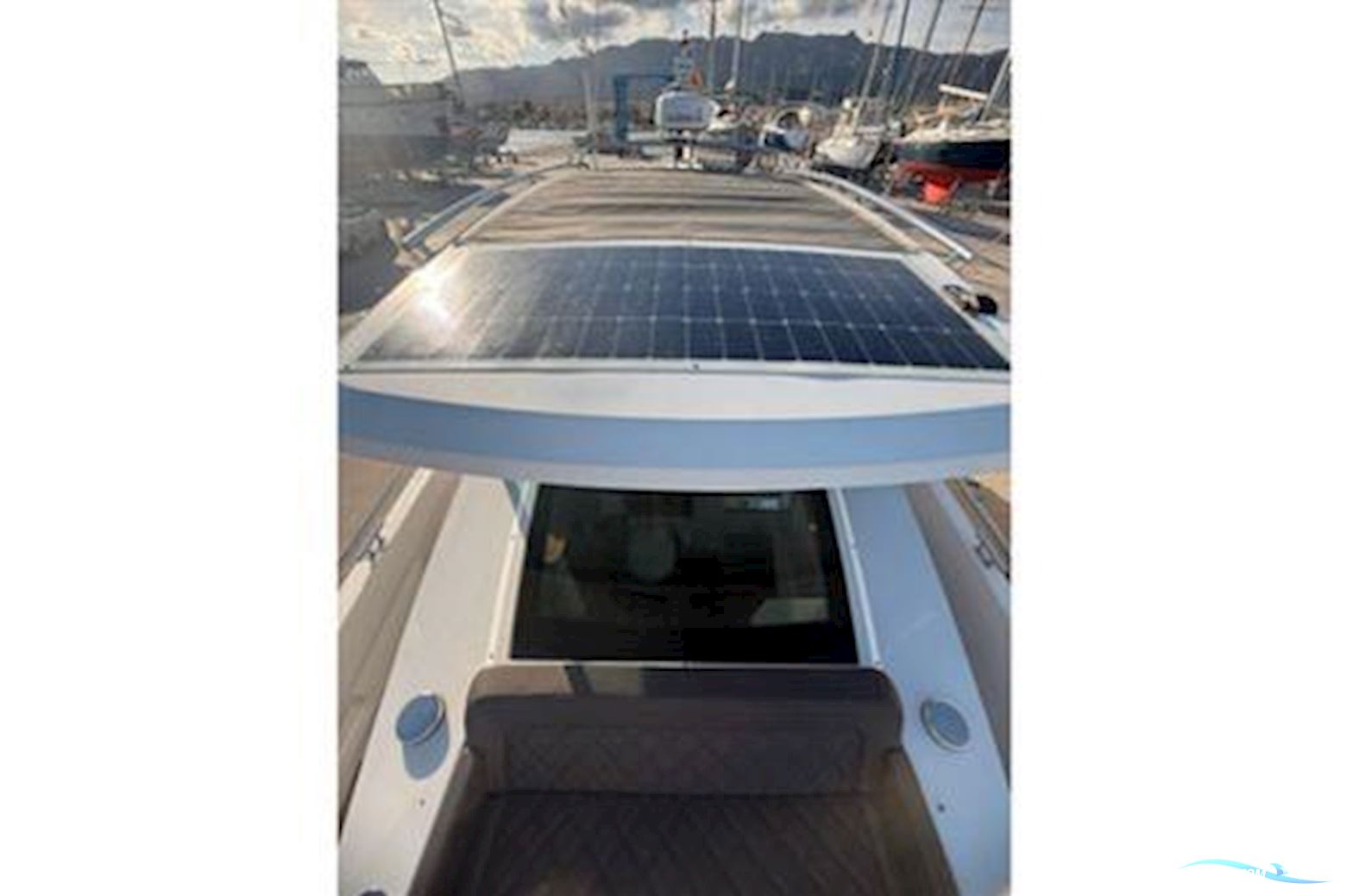 AXOPAR 37 XC Cross Cabin