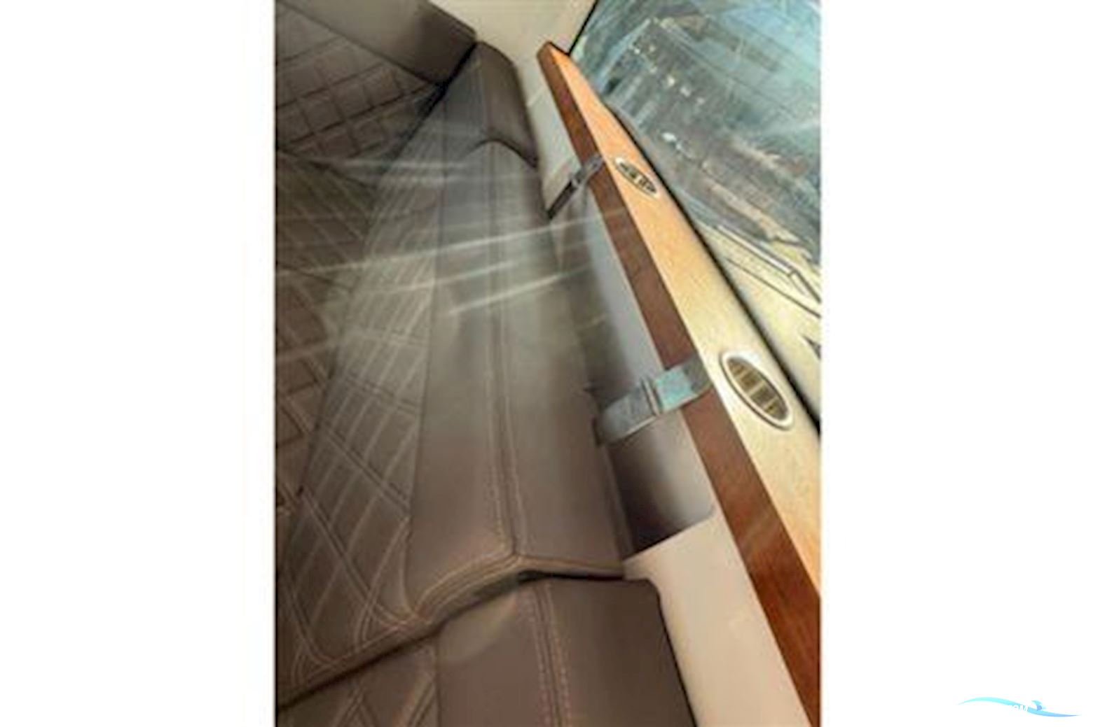 AXOPAR 37 XC Cross Cabin