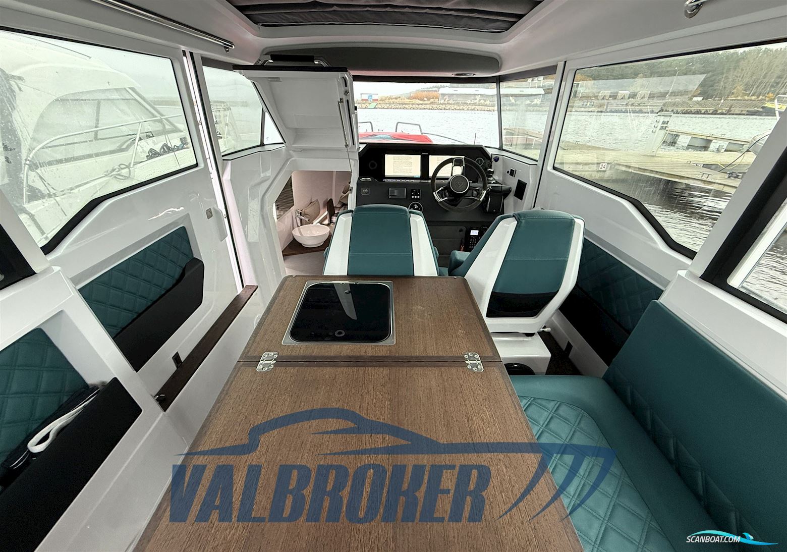 Axopar 37 XC Cross Cabin