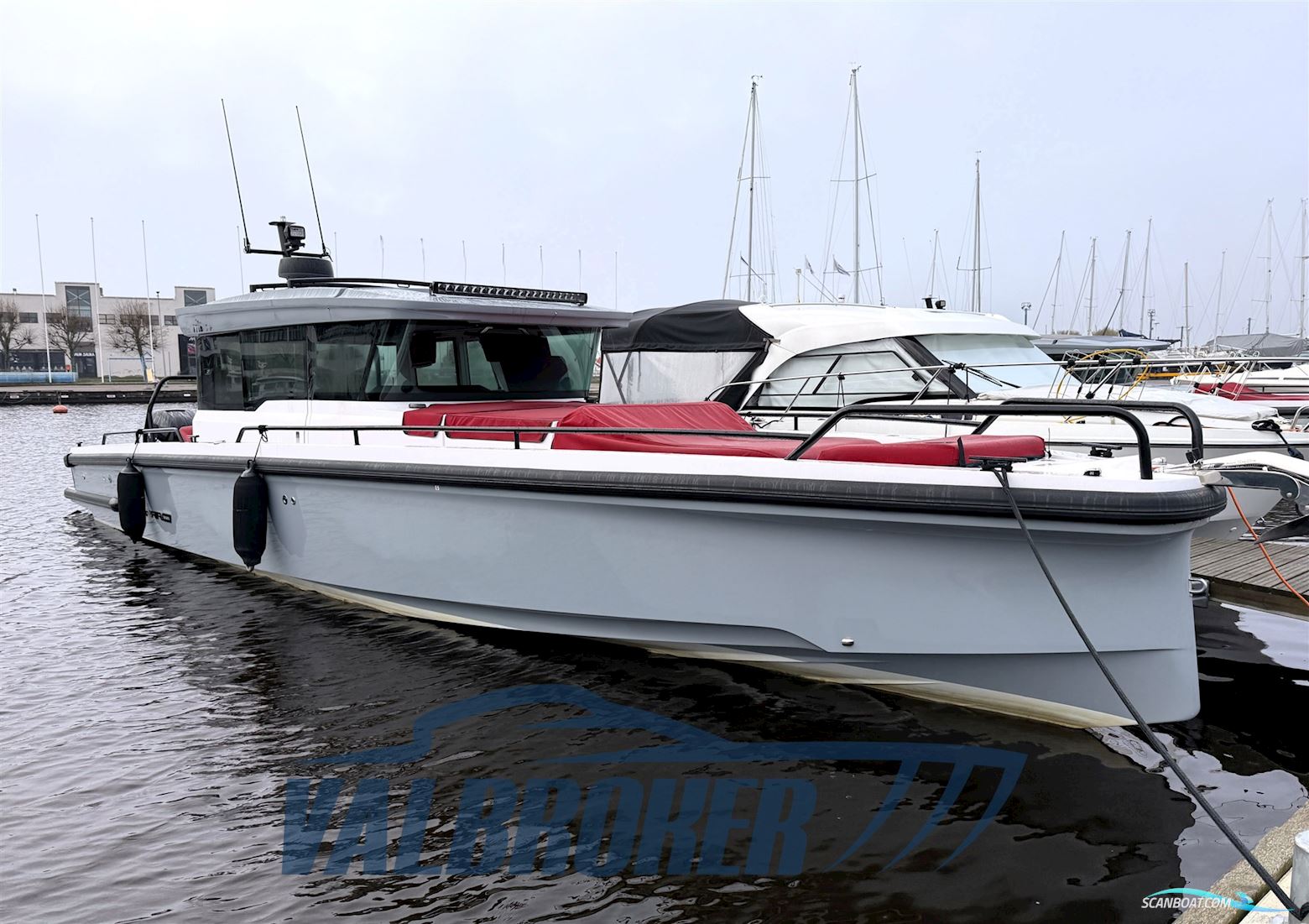 Axopar 37 XC Cross Cabin