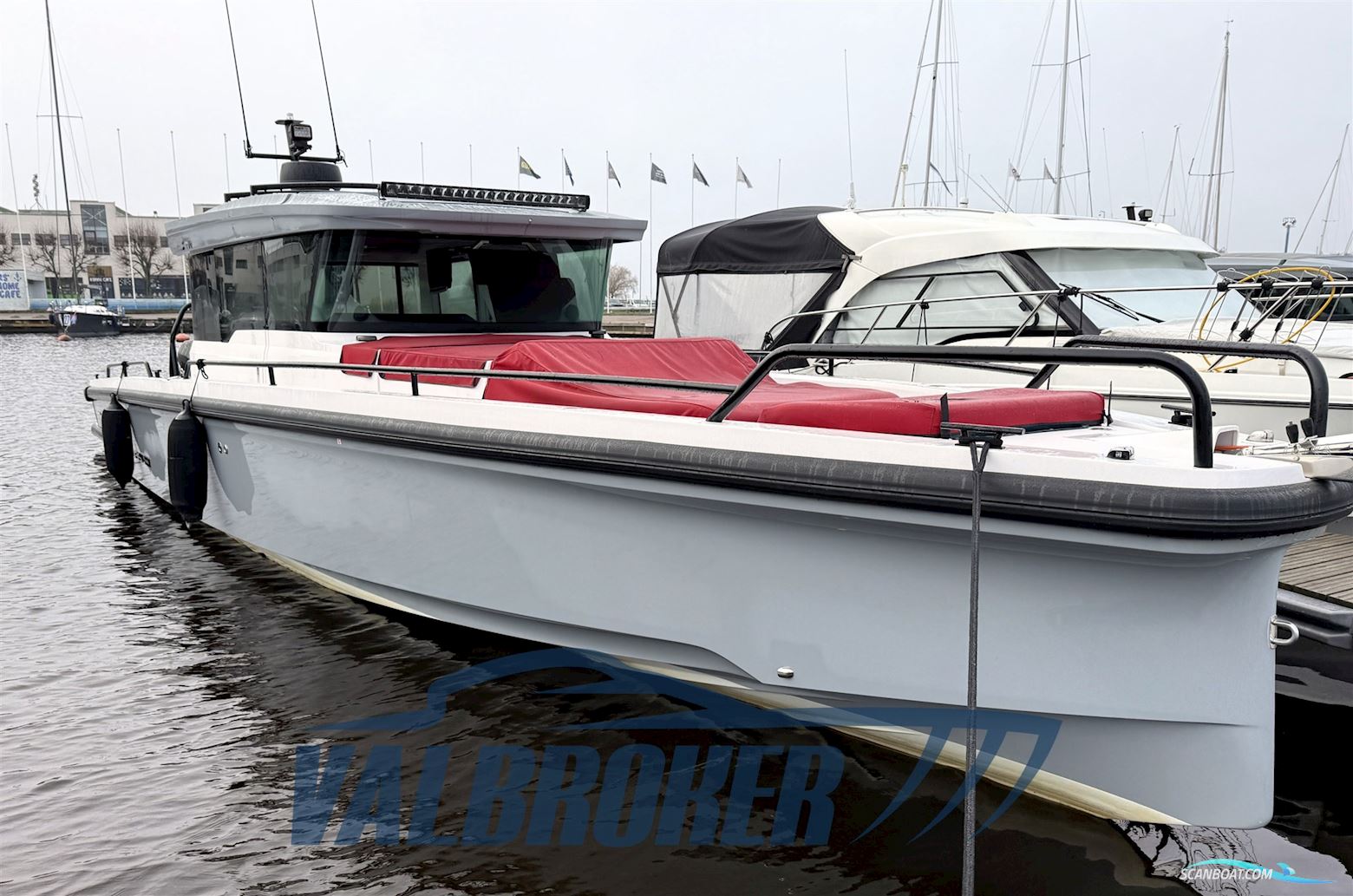 Axopar 37 XC Cross Cabin