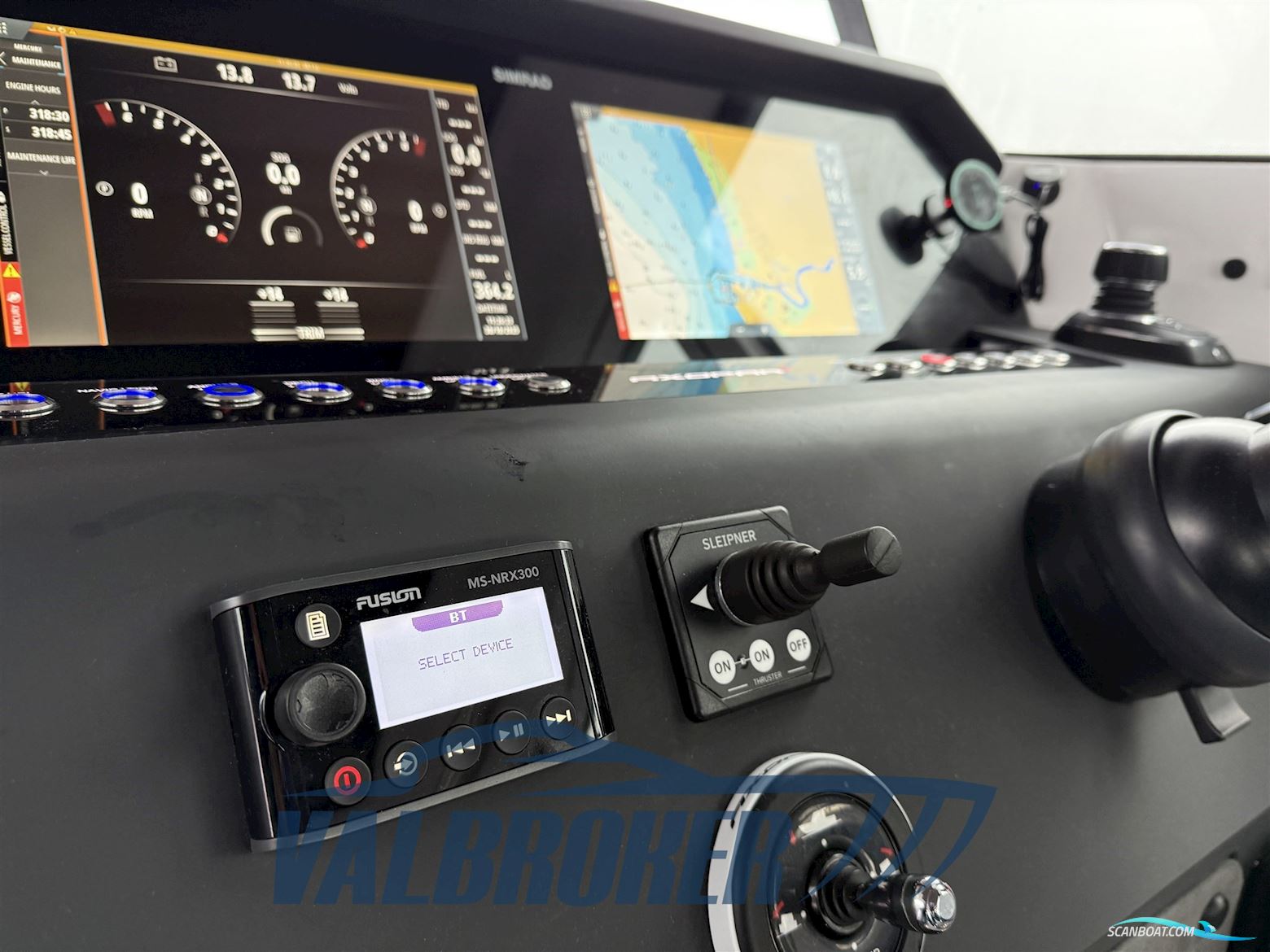 Axopar 37 XC Cross Cabin