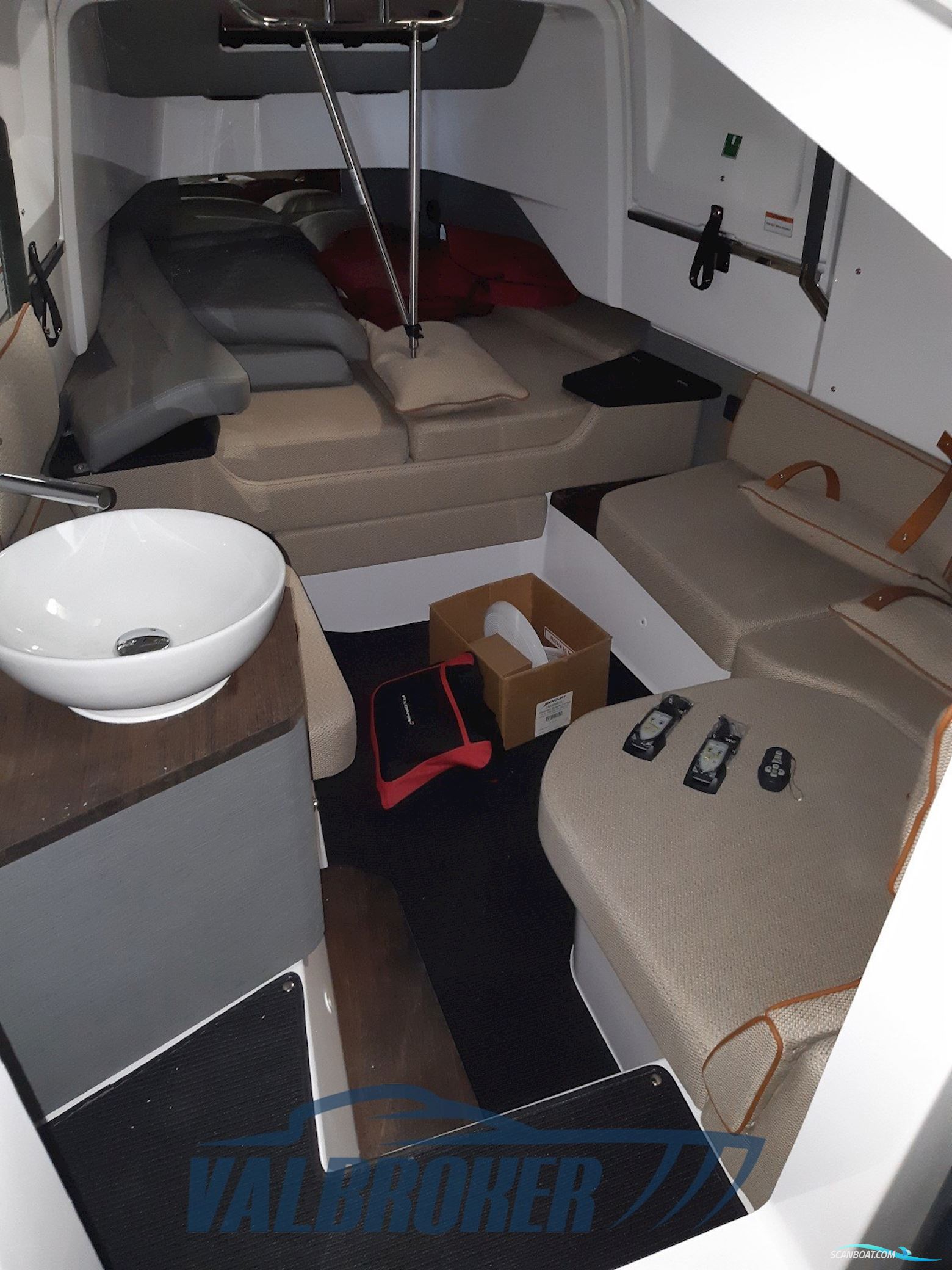 AXOPAR 37 XC Cross Cabin
