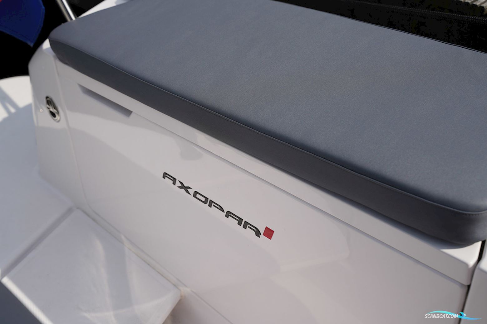 Axopar 37 XC Cross Cabin