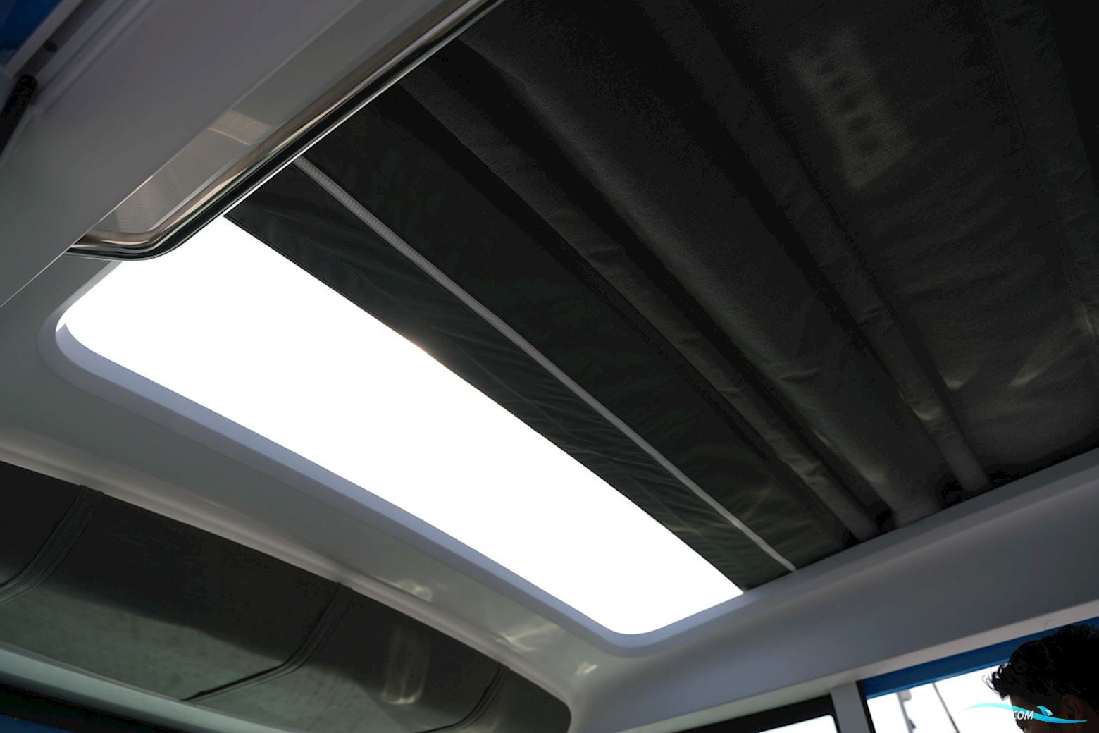 Axopar 37 XC Cross Cabin