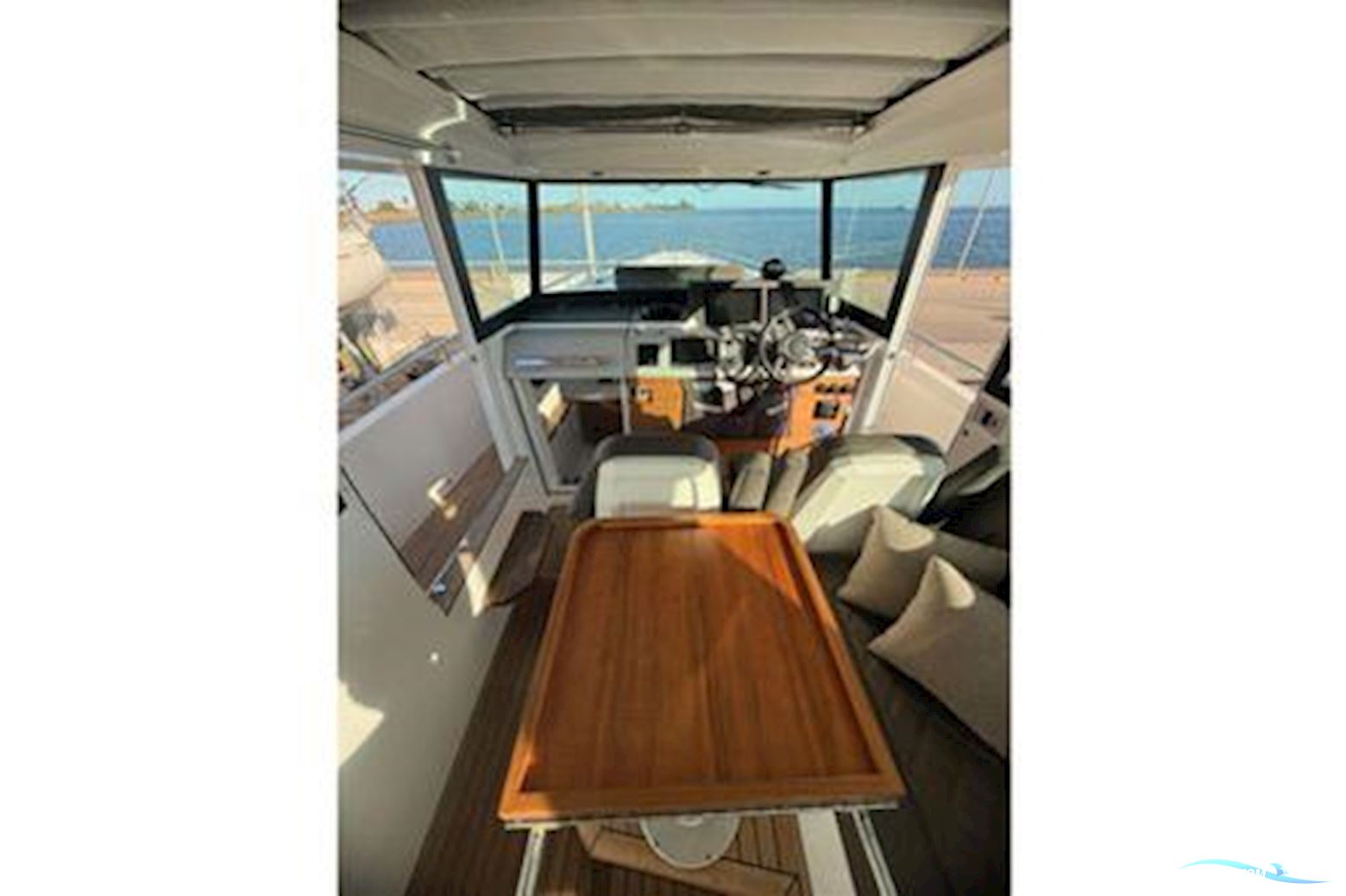 Axopar 37 XC Cross Cabin