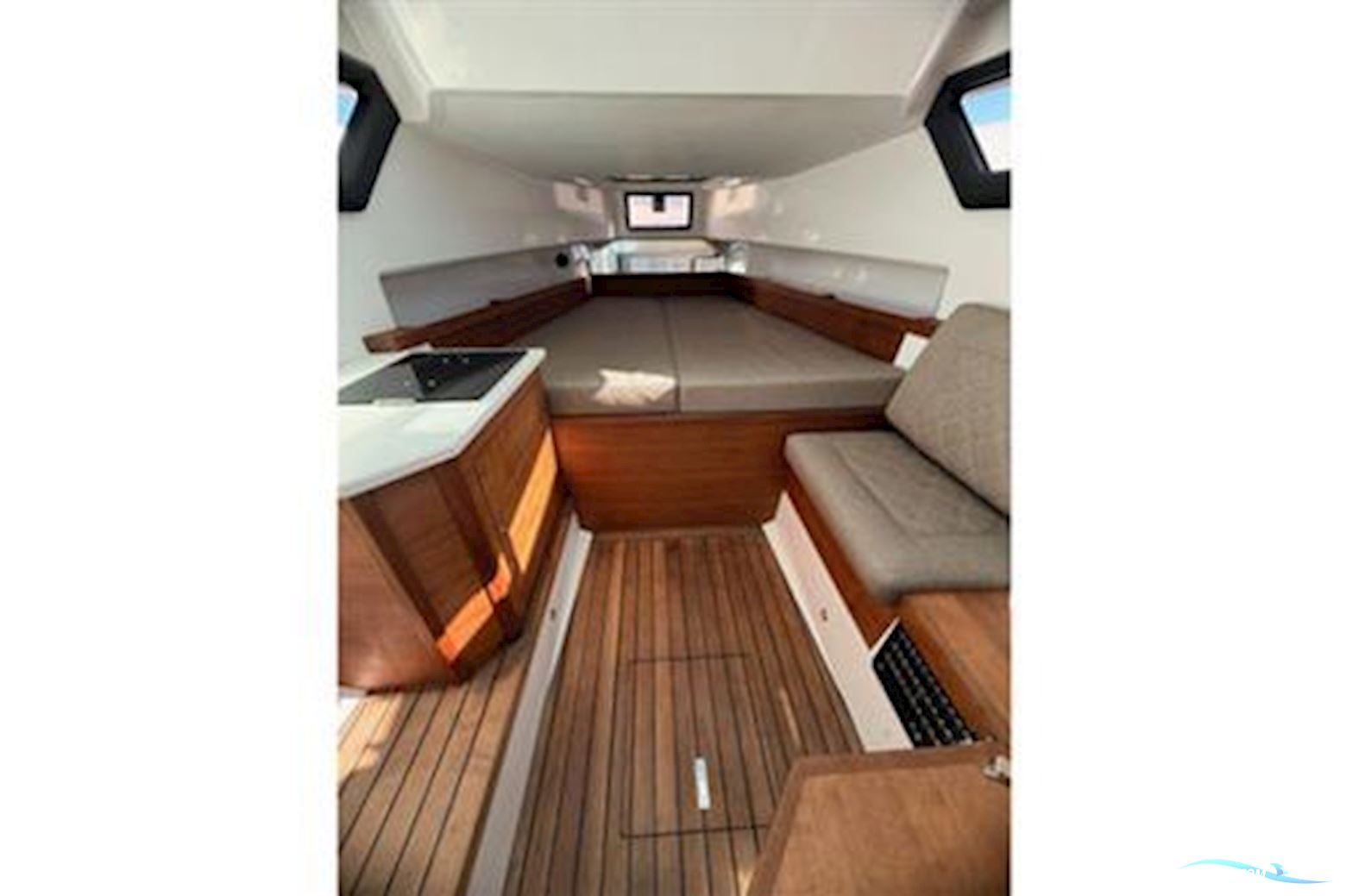 Axopar 37 XC Cross Cabin