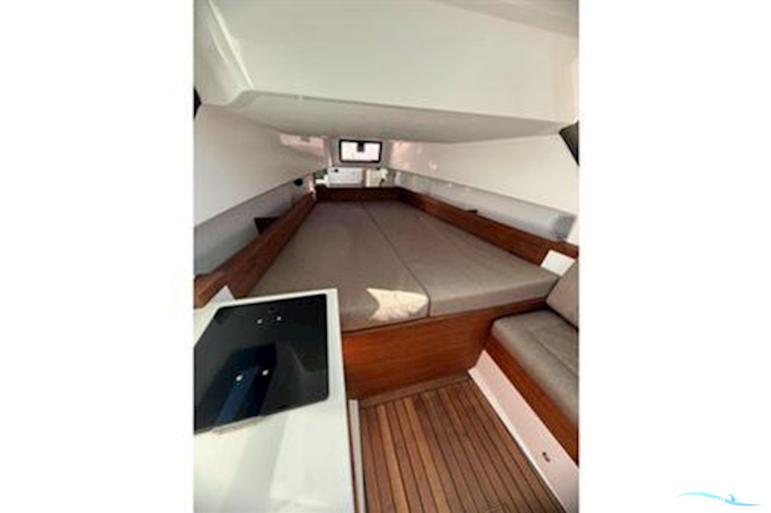 Axopar 37 XC Cross Cabin