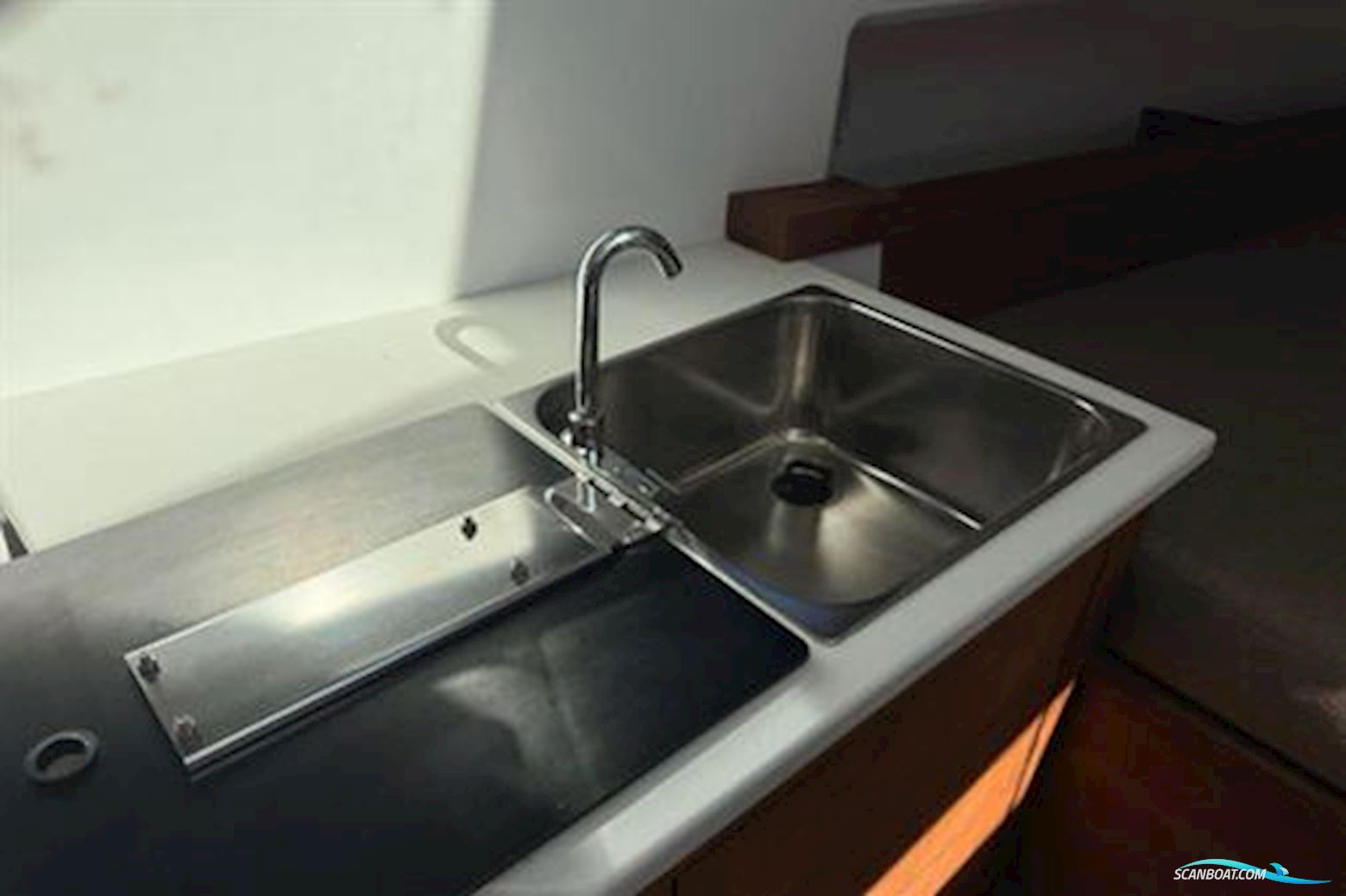 Axopar 37 XC Cross Cabin