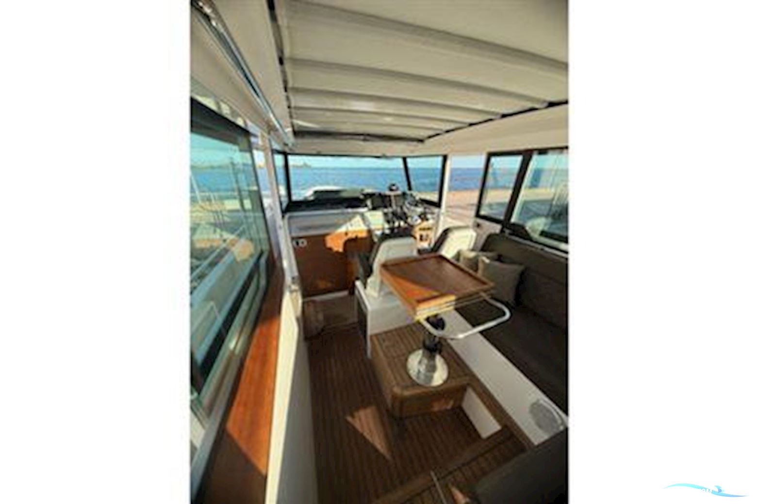 Axopar 37 XC Cross Cabin