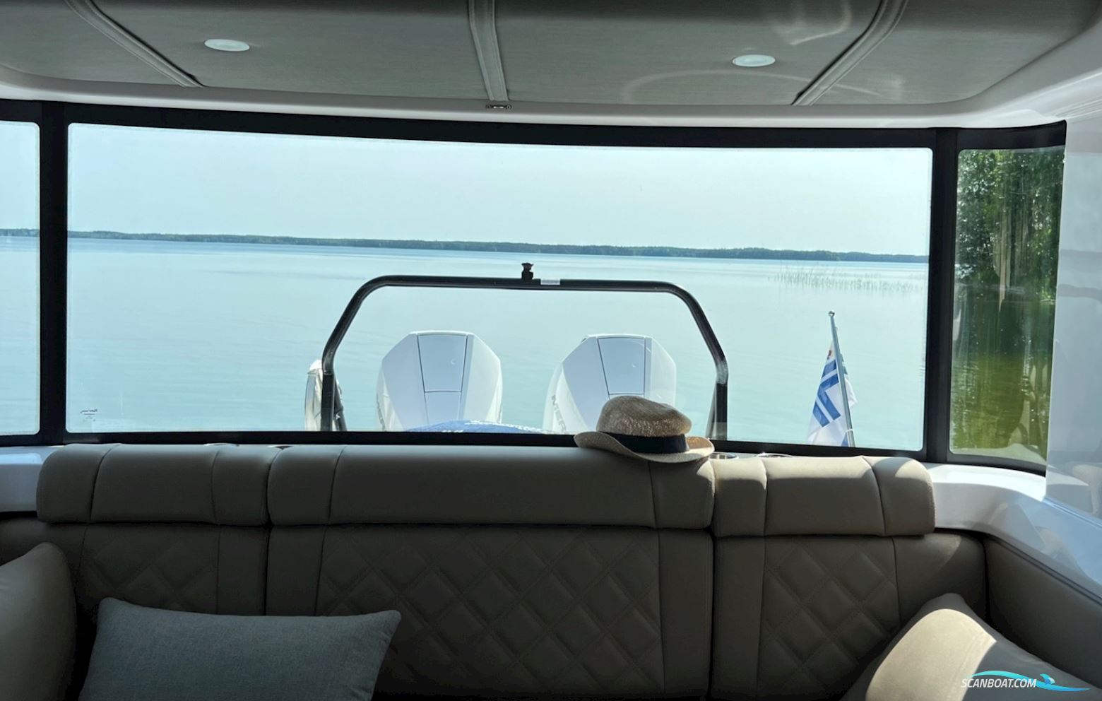 Axopar 37 XC Cross Cabin