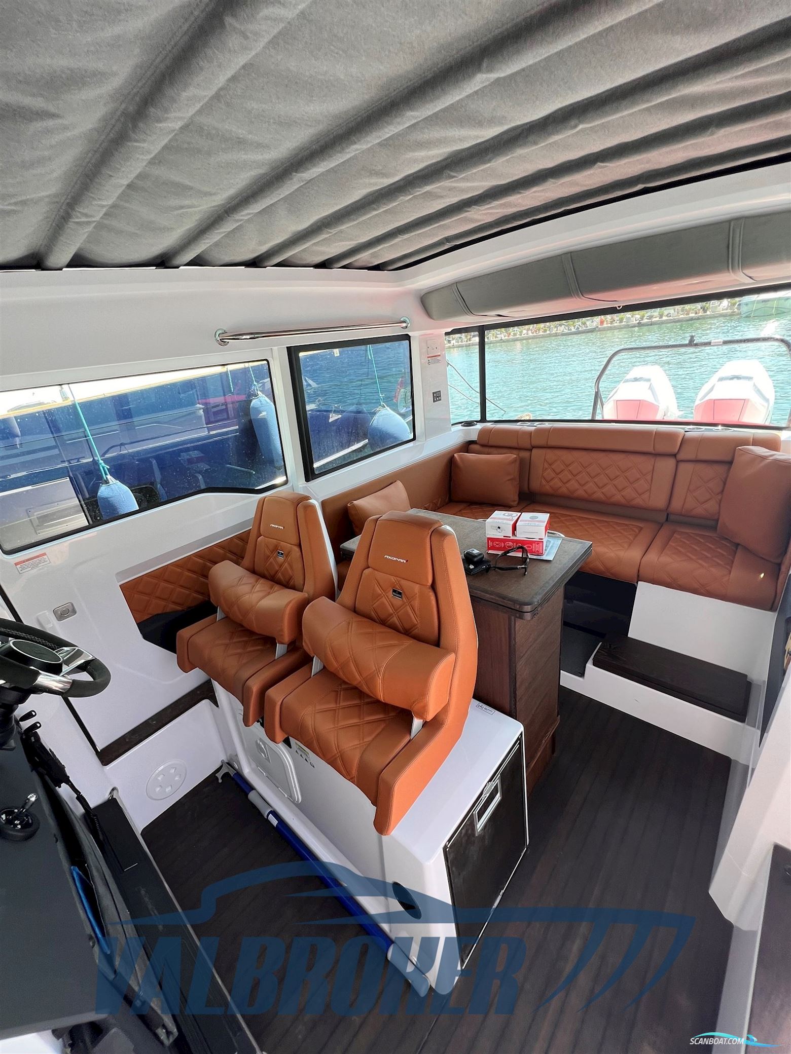 AXOPAR 37 XC Cross Cabin