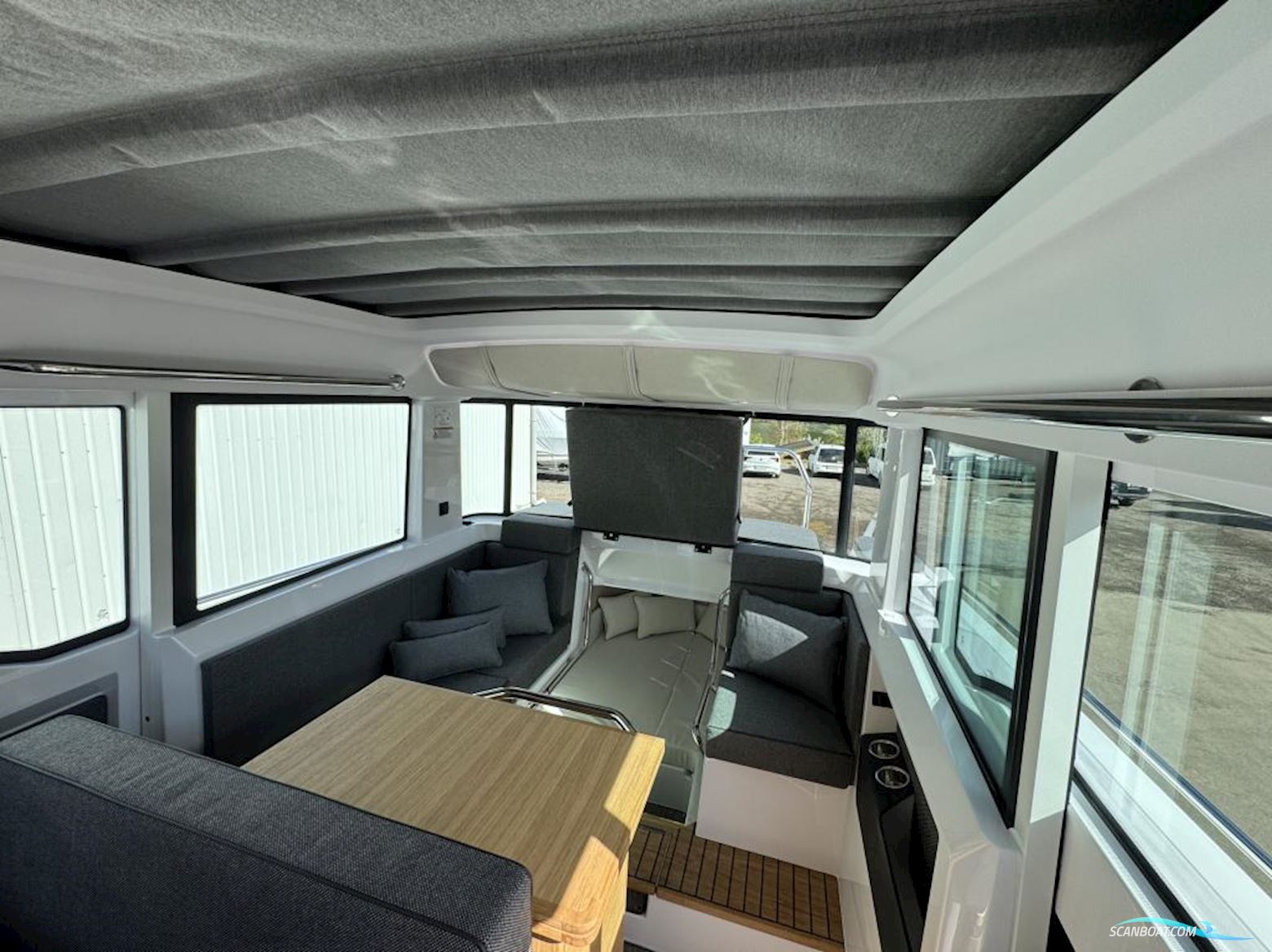 Axopar 37 XC Cross Cabin
