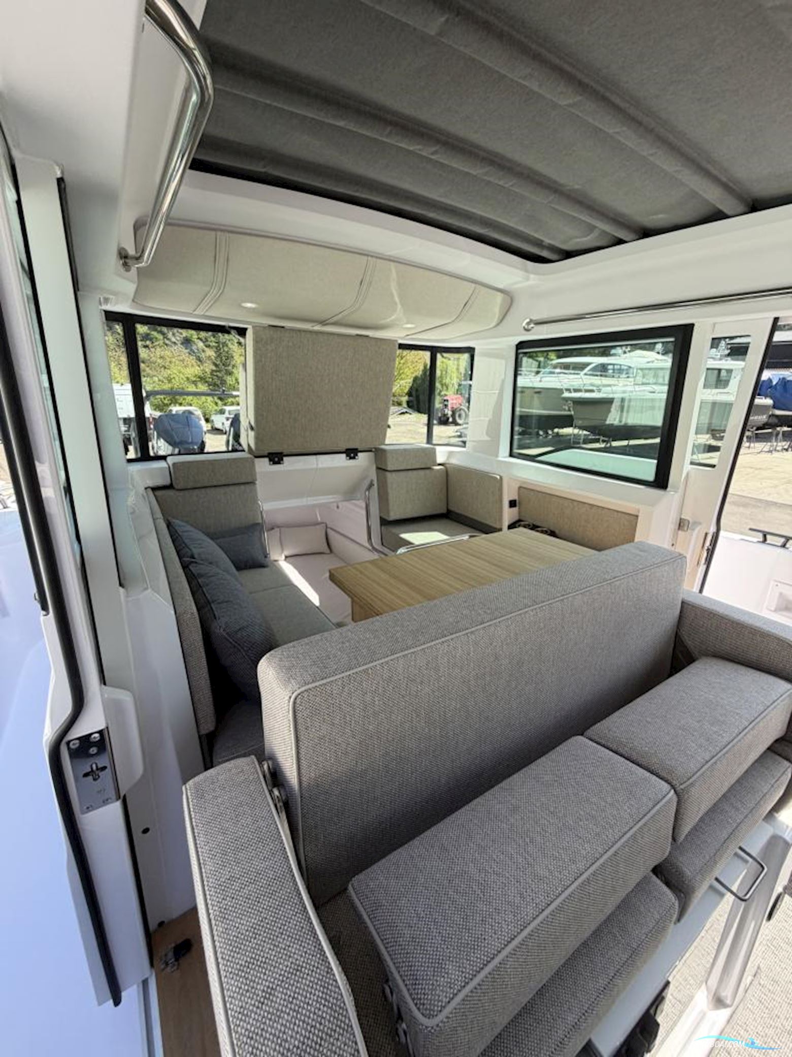 Axopar 37 XC Cross Cabin