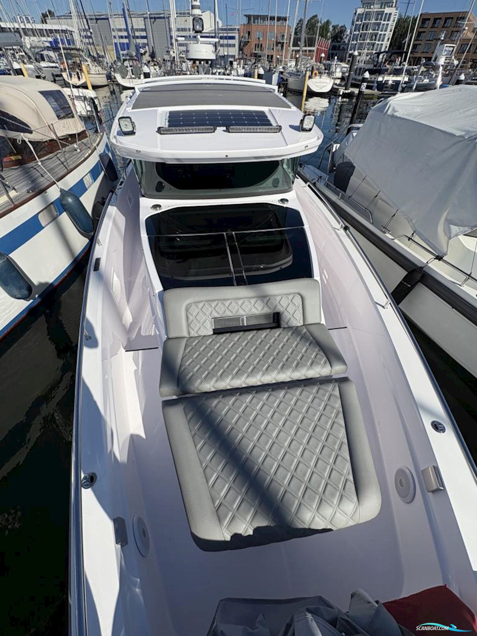 Axopar 37 XC Cross Cabin
