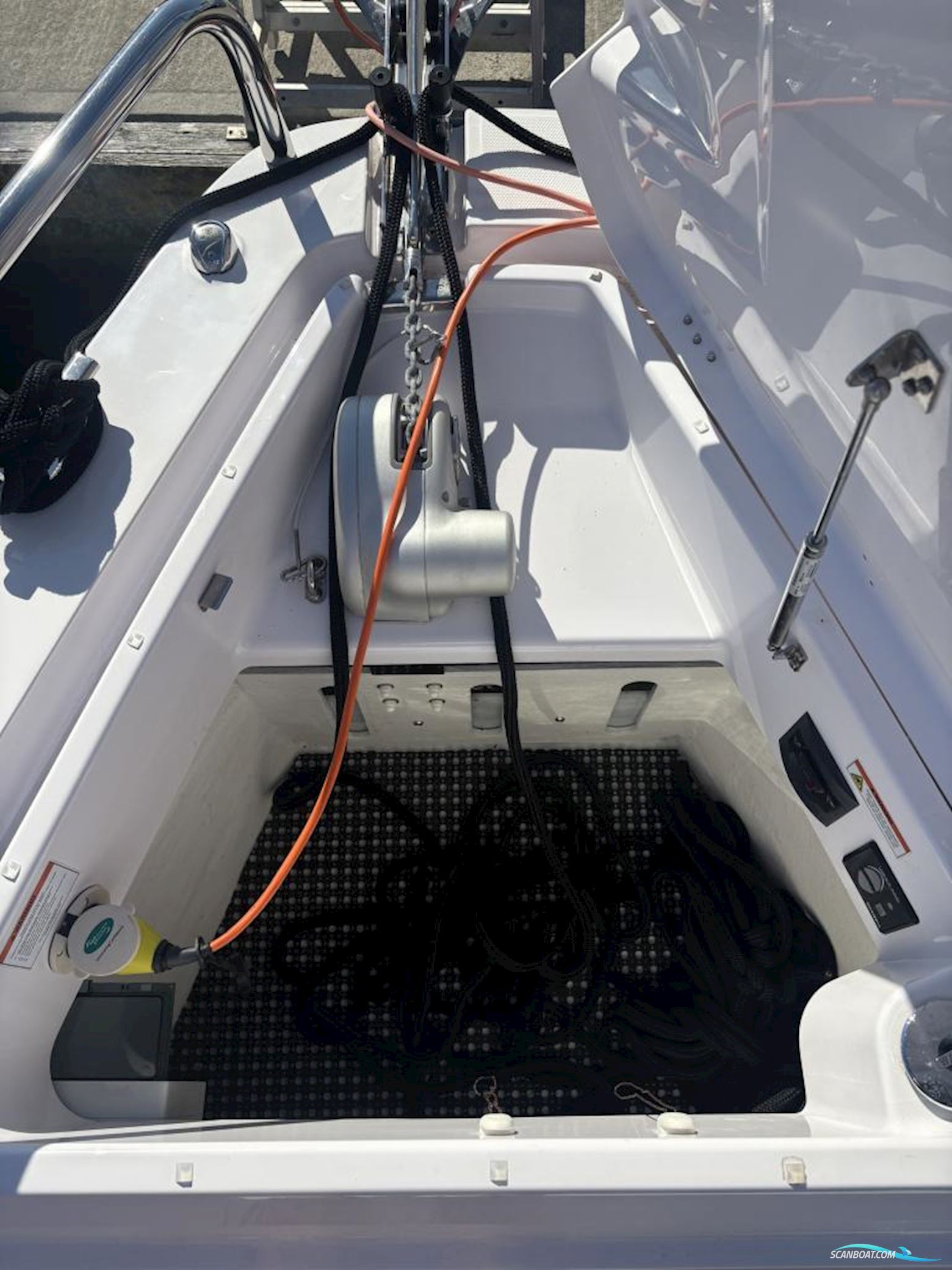 Axopar 37 XC Cross Cabin