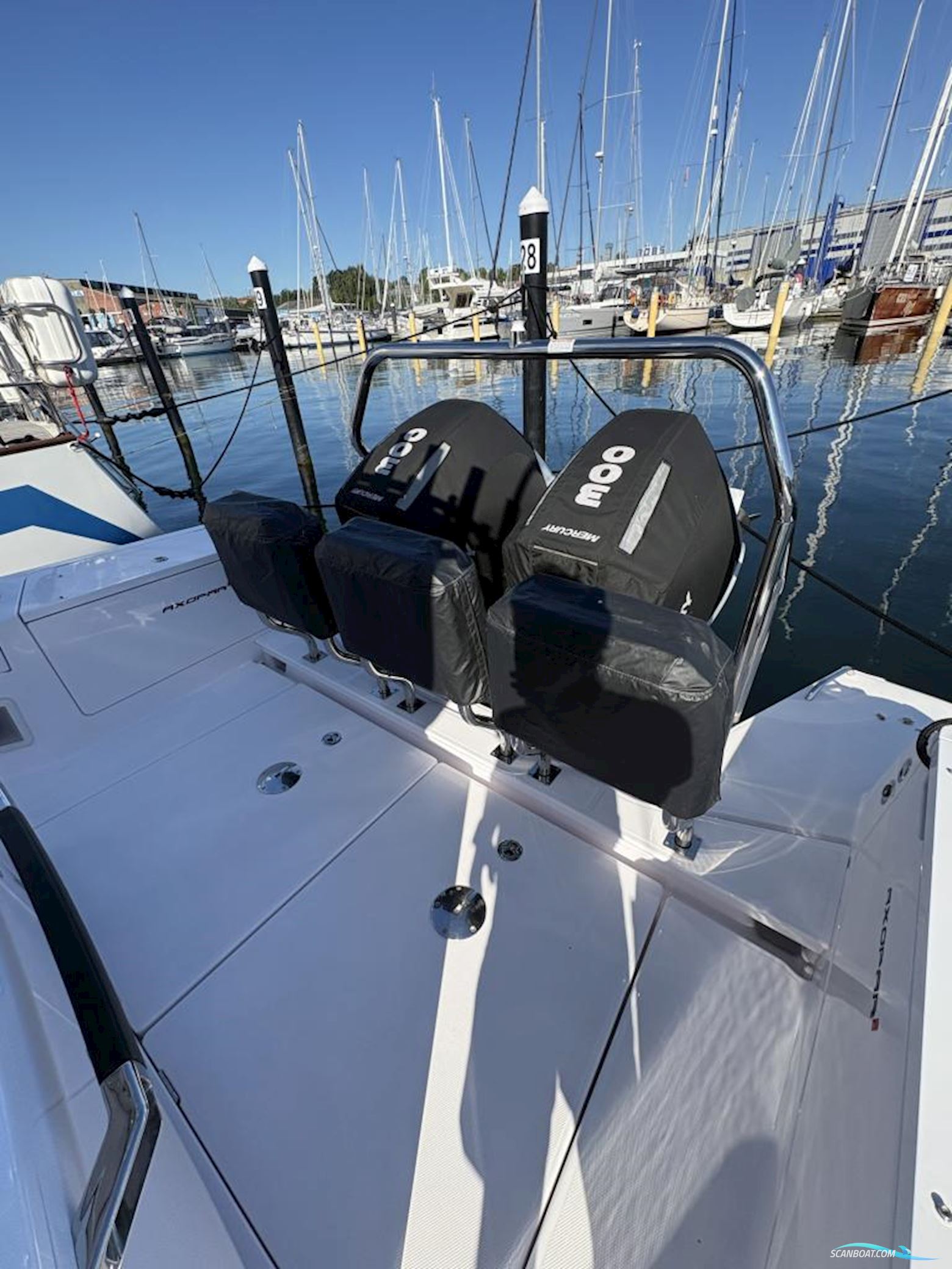 Axopar 37 XC Cross Cabin