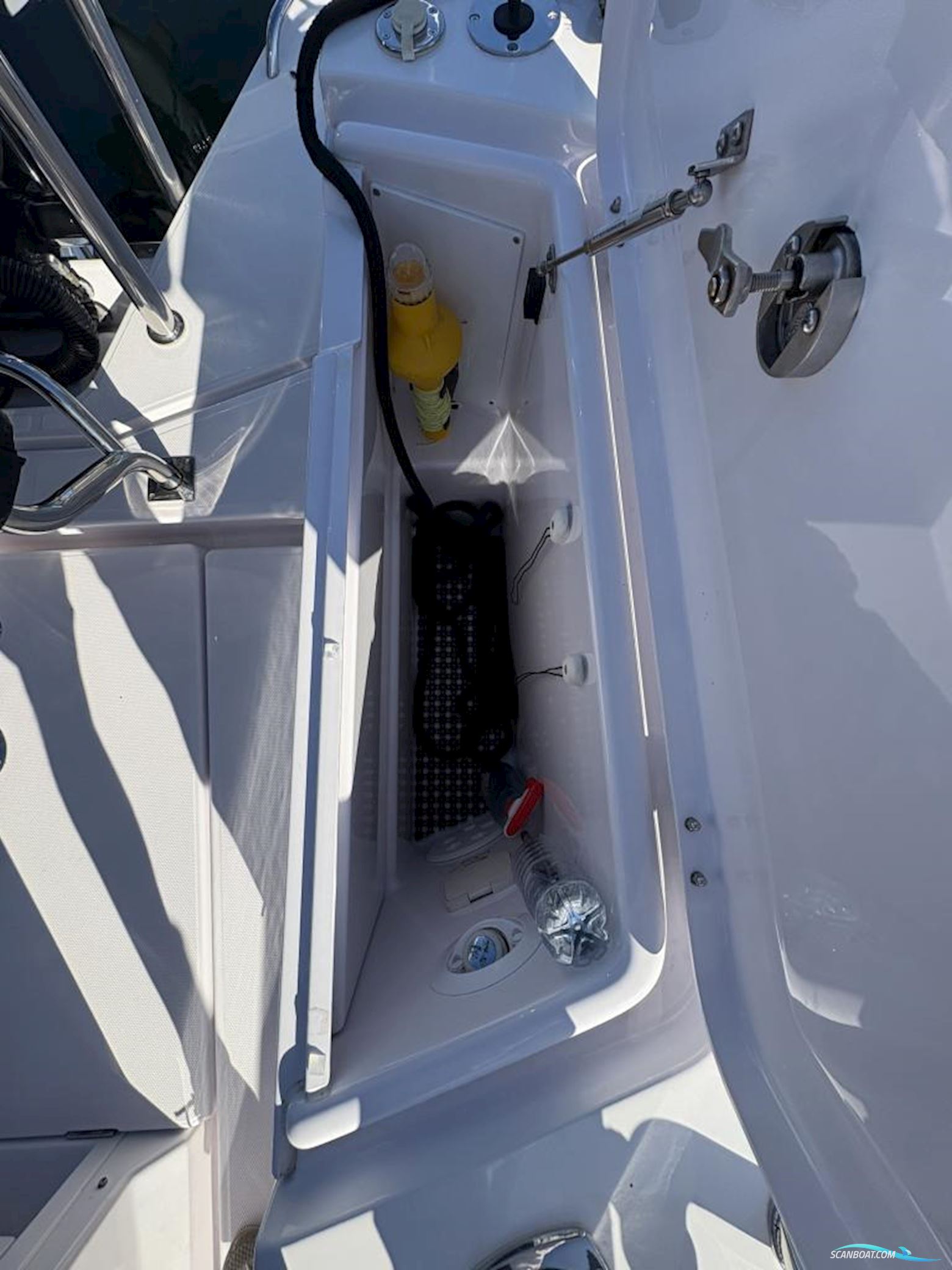 Axopar 37 XC Cross Cabin