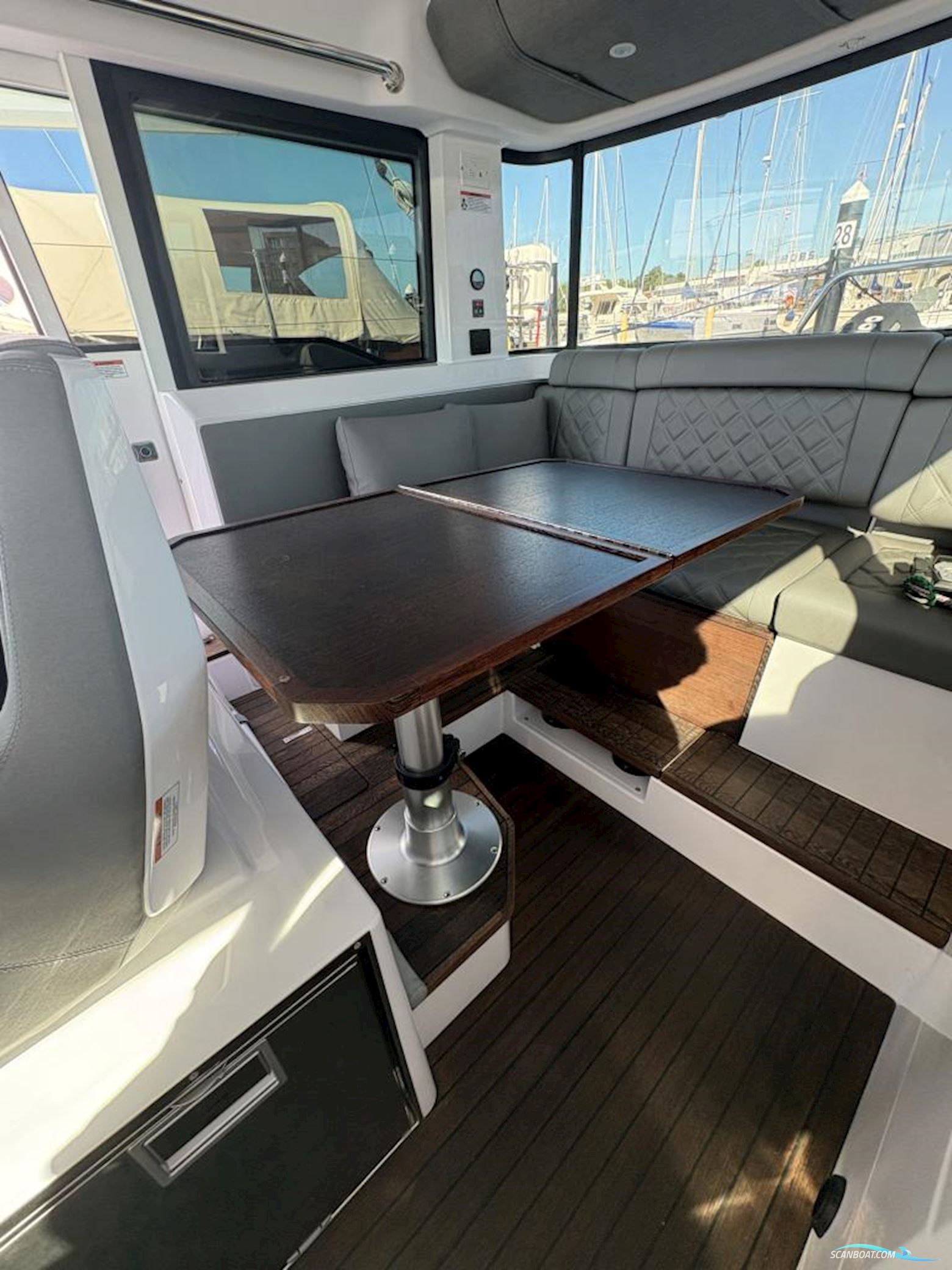 Axopar 37 XC Cross Cabin