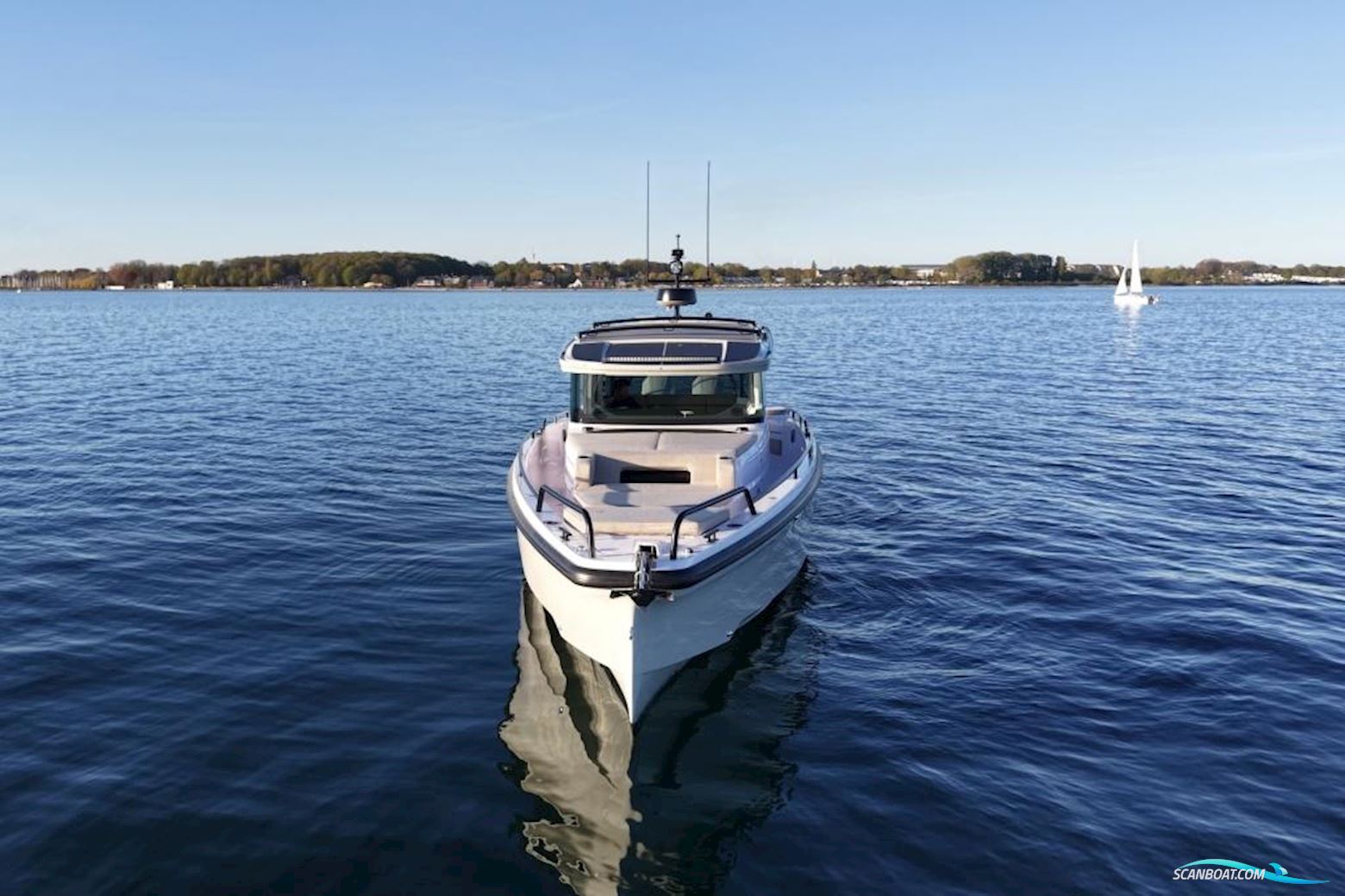 Axopar 37 XC Cross Cabin