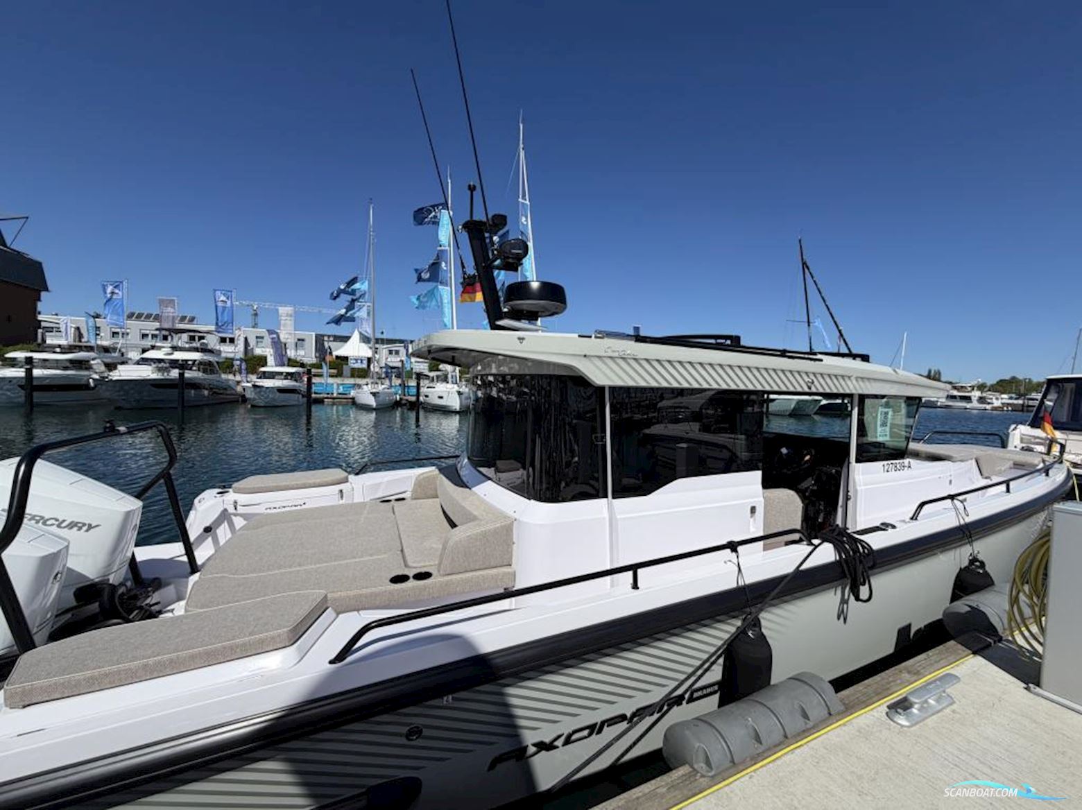 Axopar 37 XC Cross Cabin