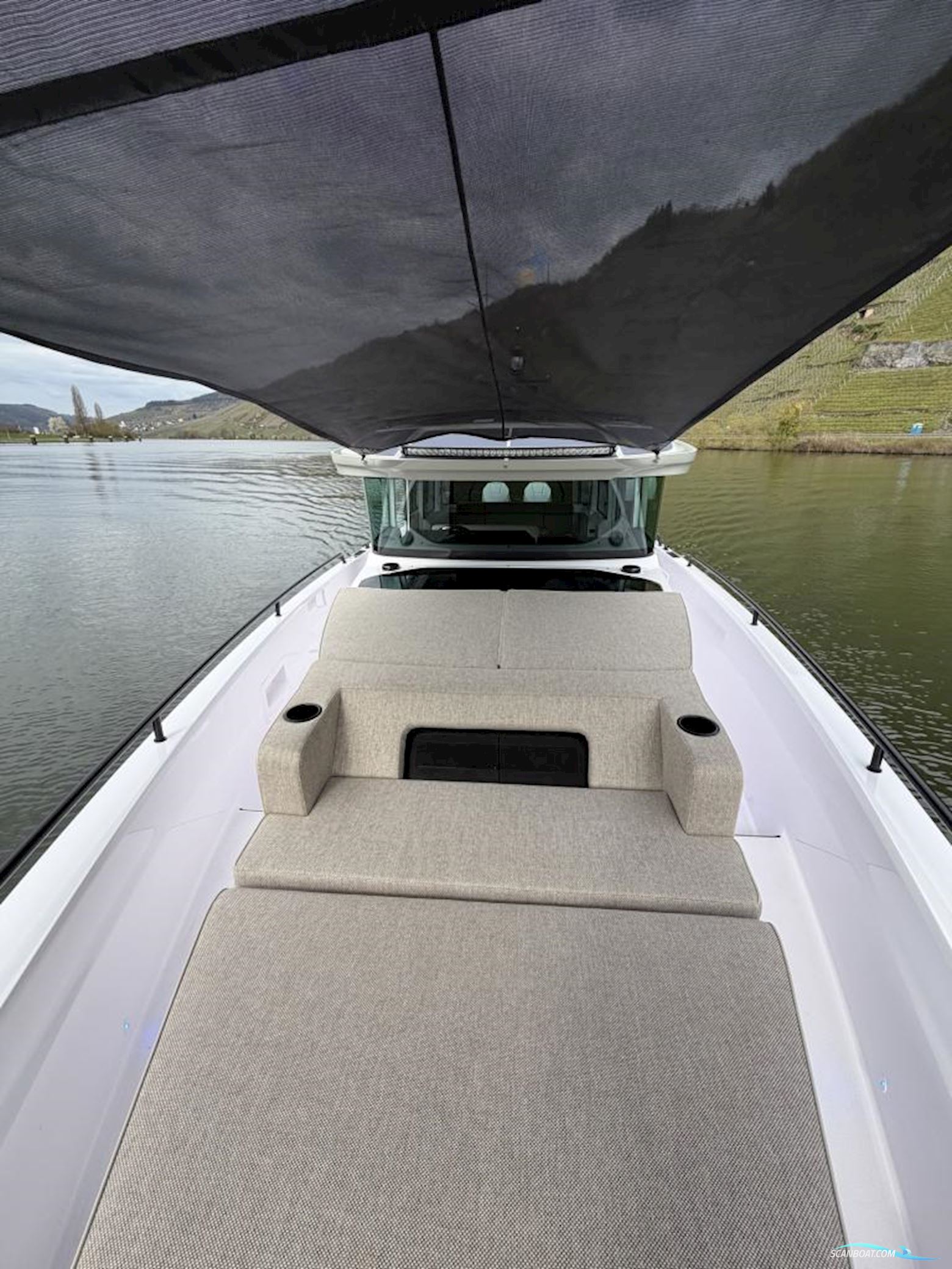 Axopar 37 XC Cross Cabin