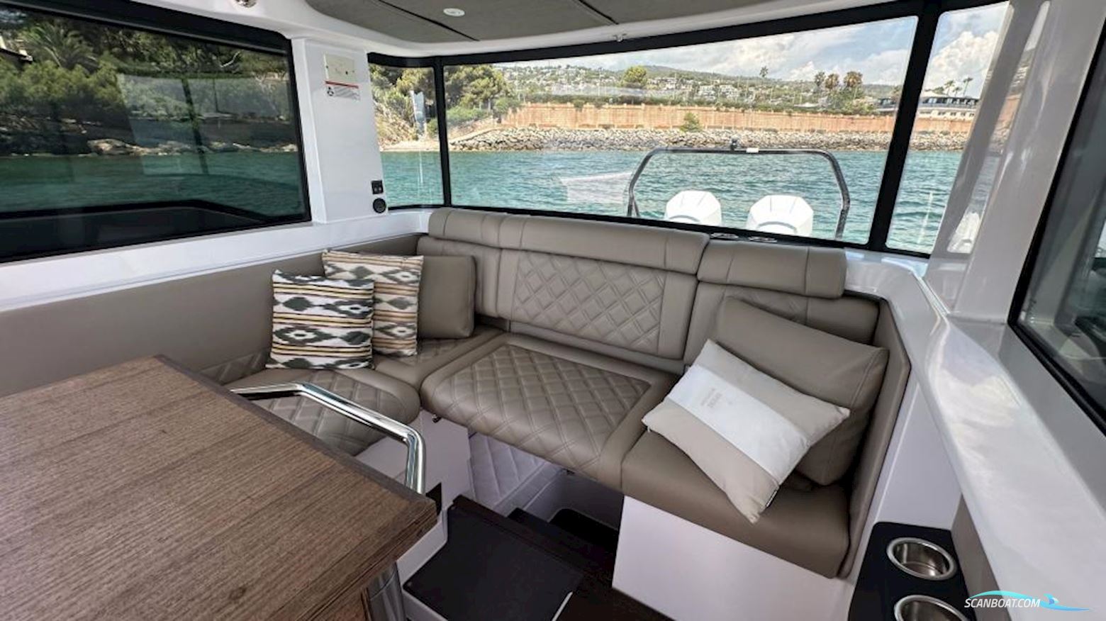 Axopar 37 XC Cross Cabin