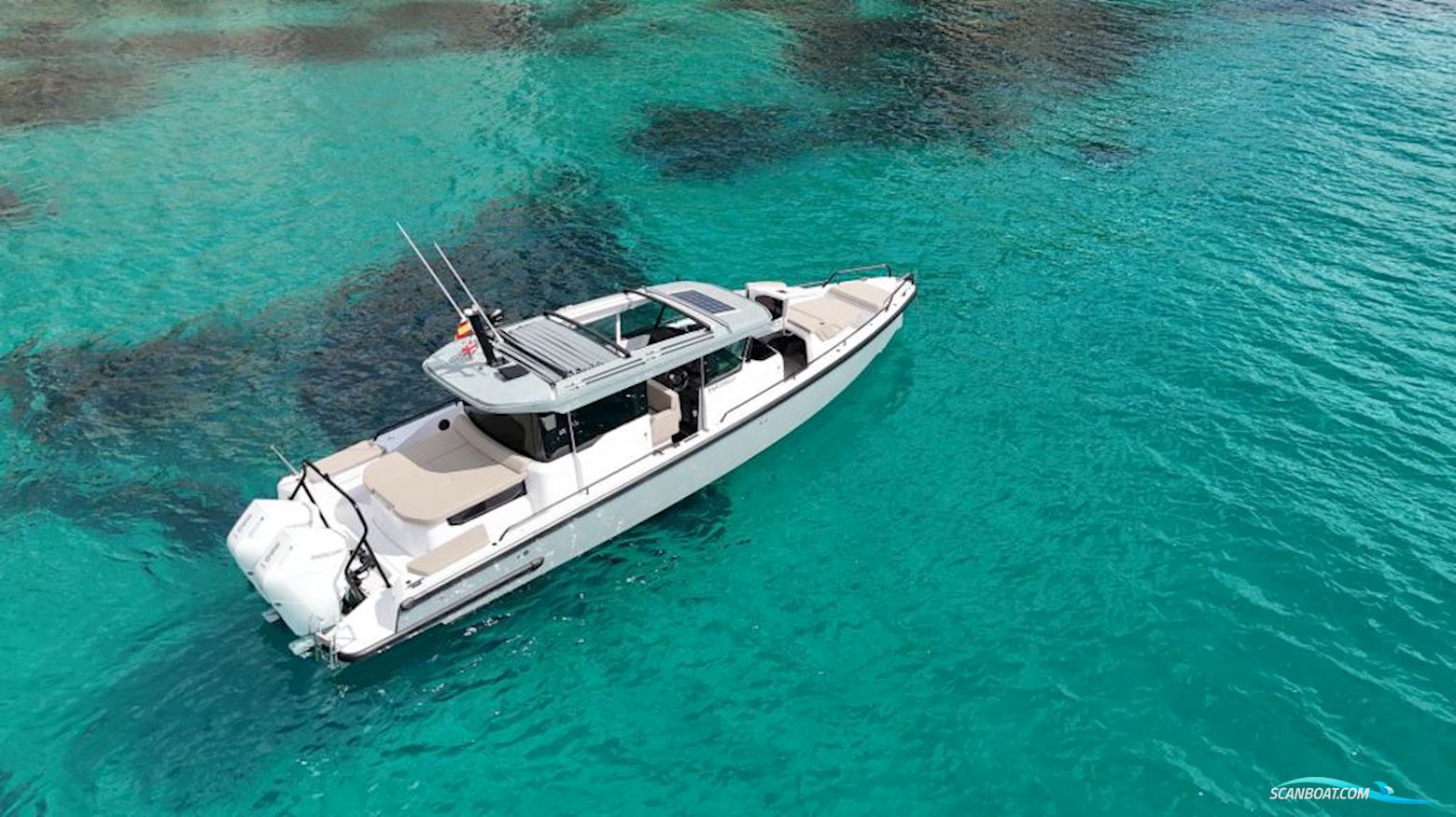 Axopar 37 XC Cross Cabin