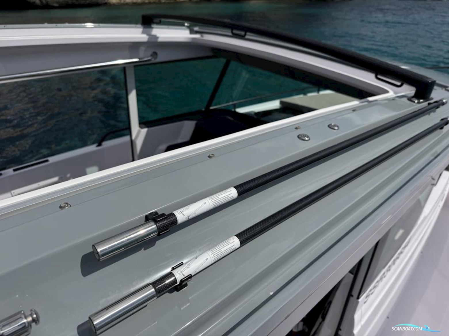 Axopar 37 XC Cross Cabin