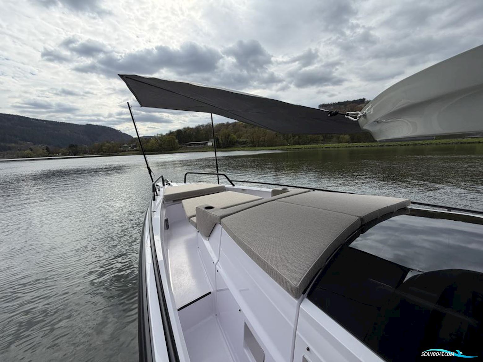 AXOPAR 37 XC Cross Cabin