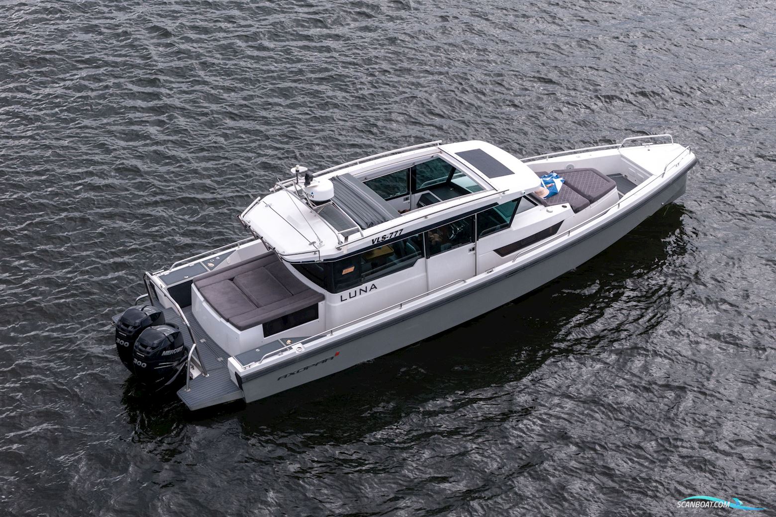 Axopar 37 XC Cross Cabin