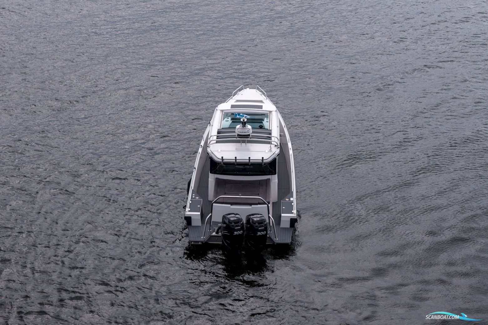 Axopar 37 XC Cross Cabin