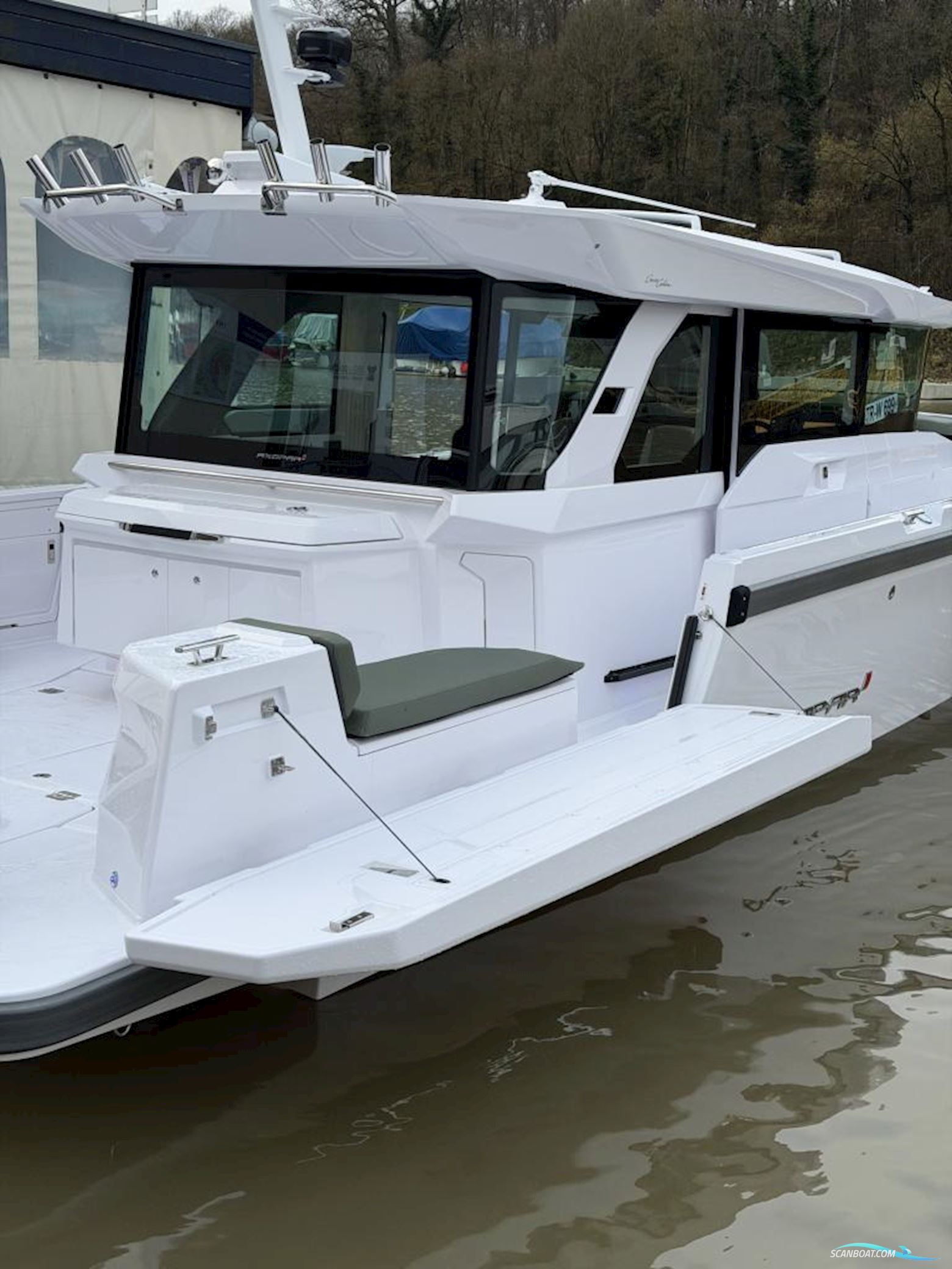 Axopar 38 Cross Cabin