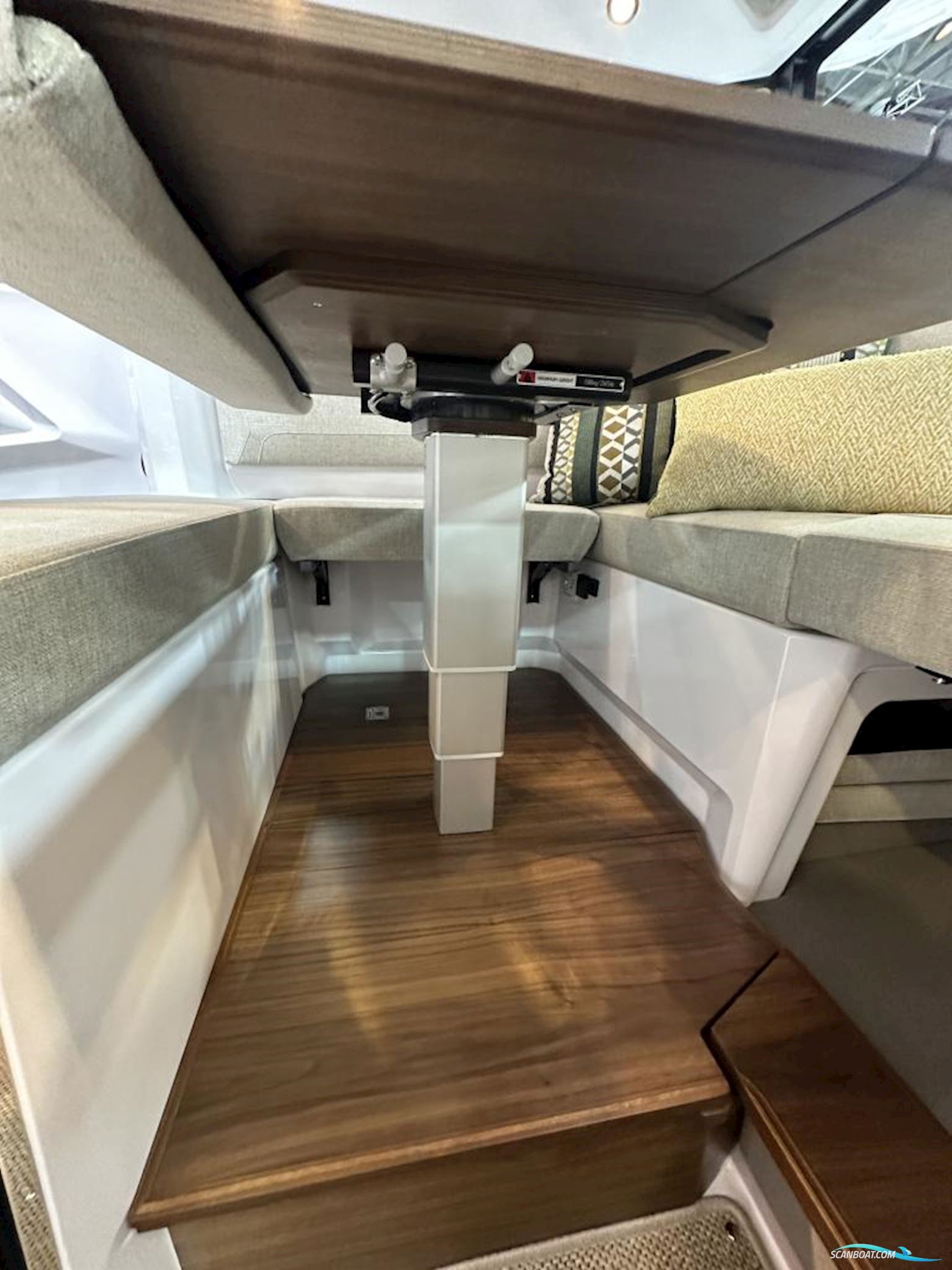 Axopar 38 Cross Cabin