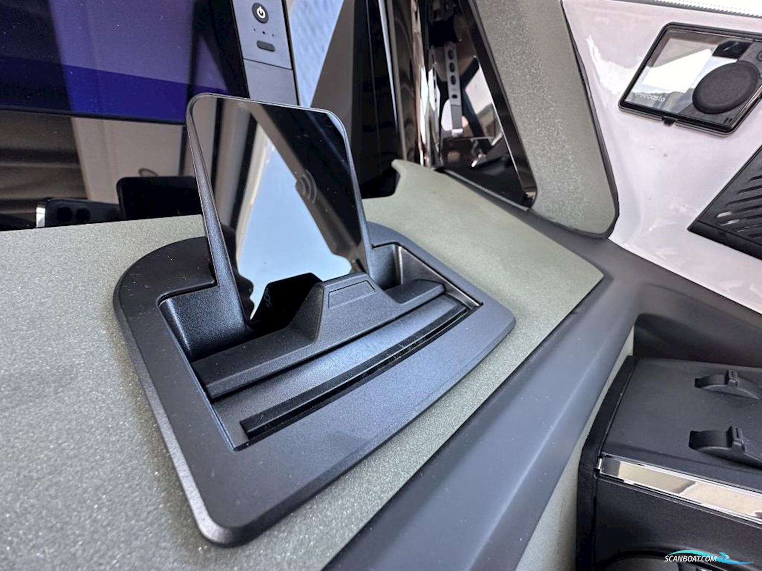 Axopar 38 Cross Cabin