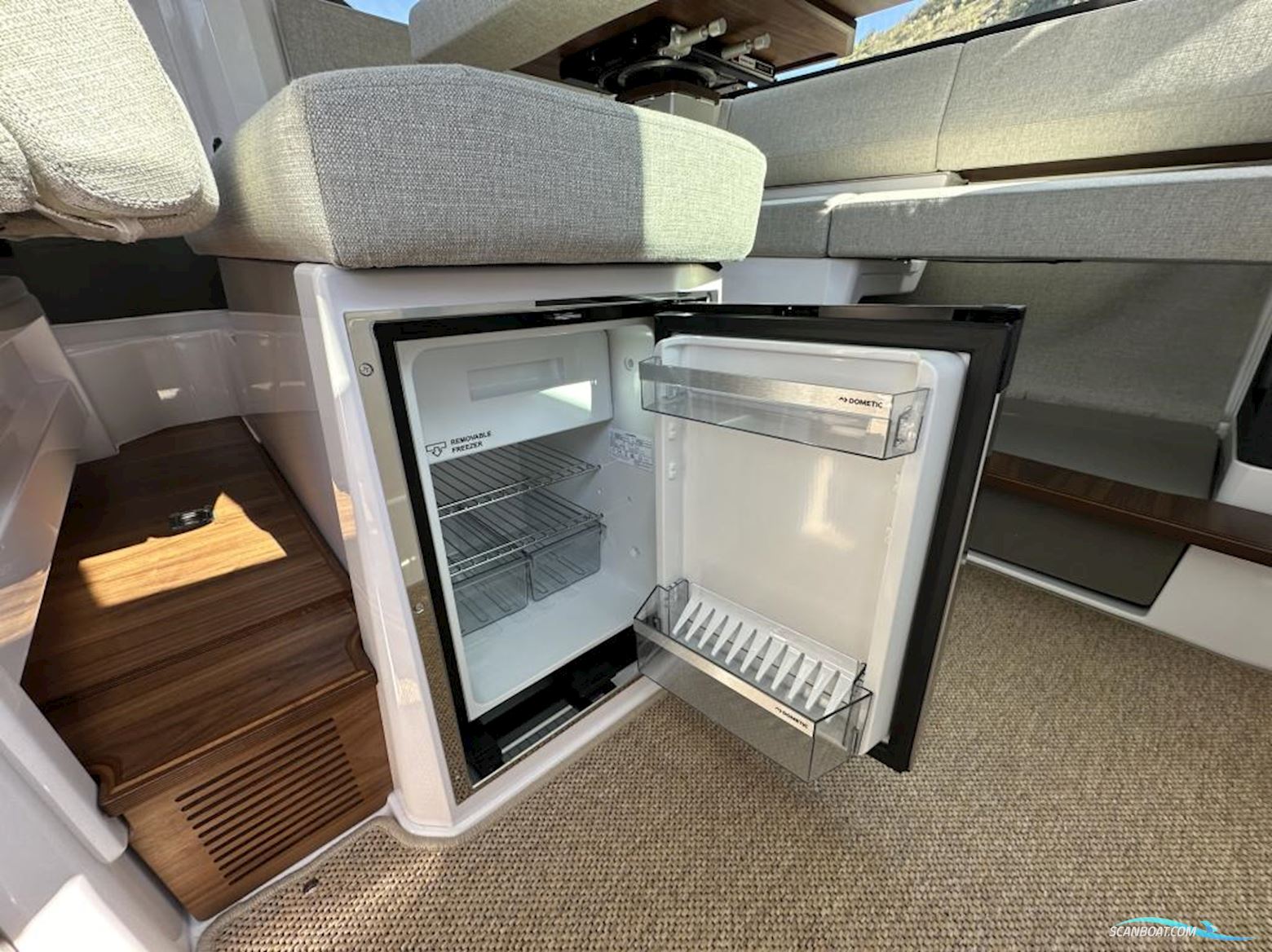 Axopar 38 Cross Cabin