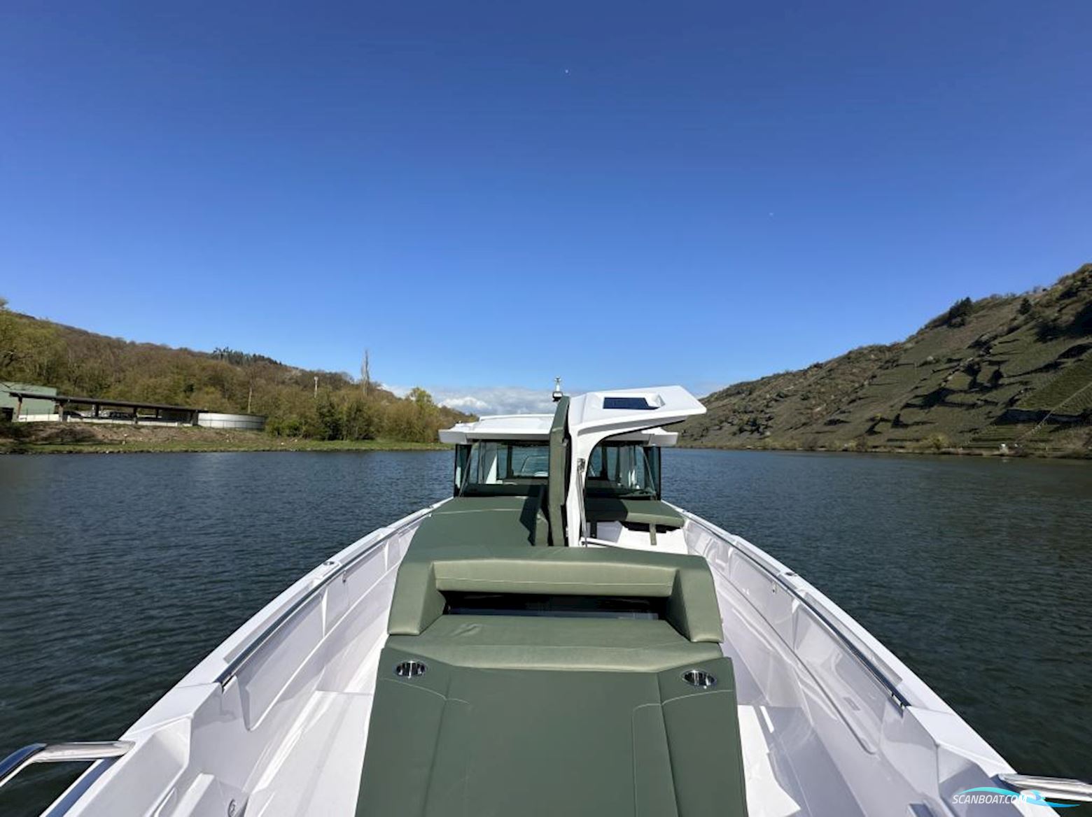Axopar 38 Cross Cabin