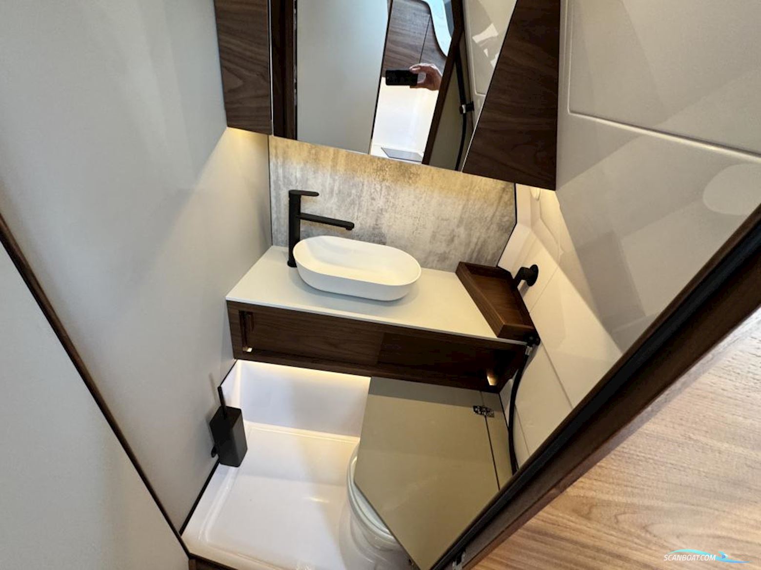 AXOPAR 38 XC Cross Cabin