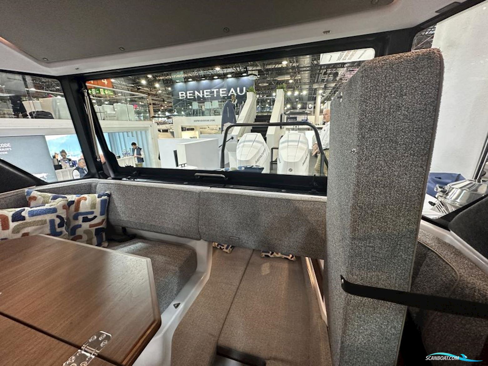 Axopar 38 XC Cross Cabin