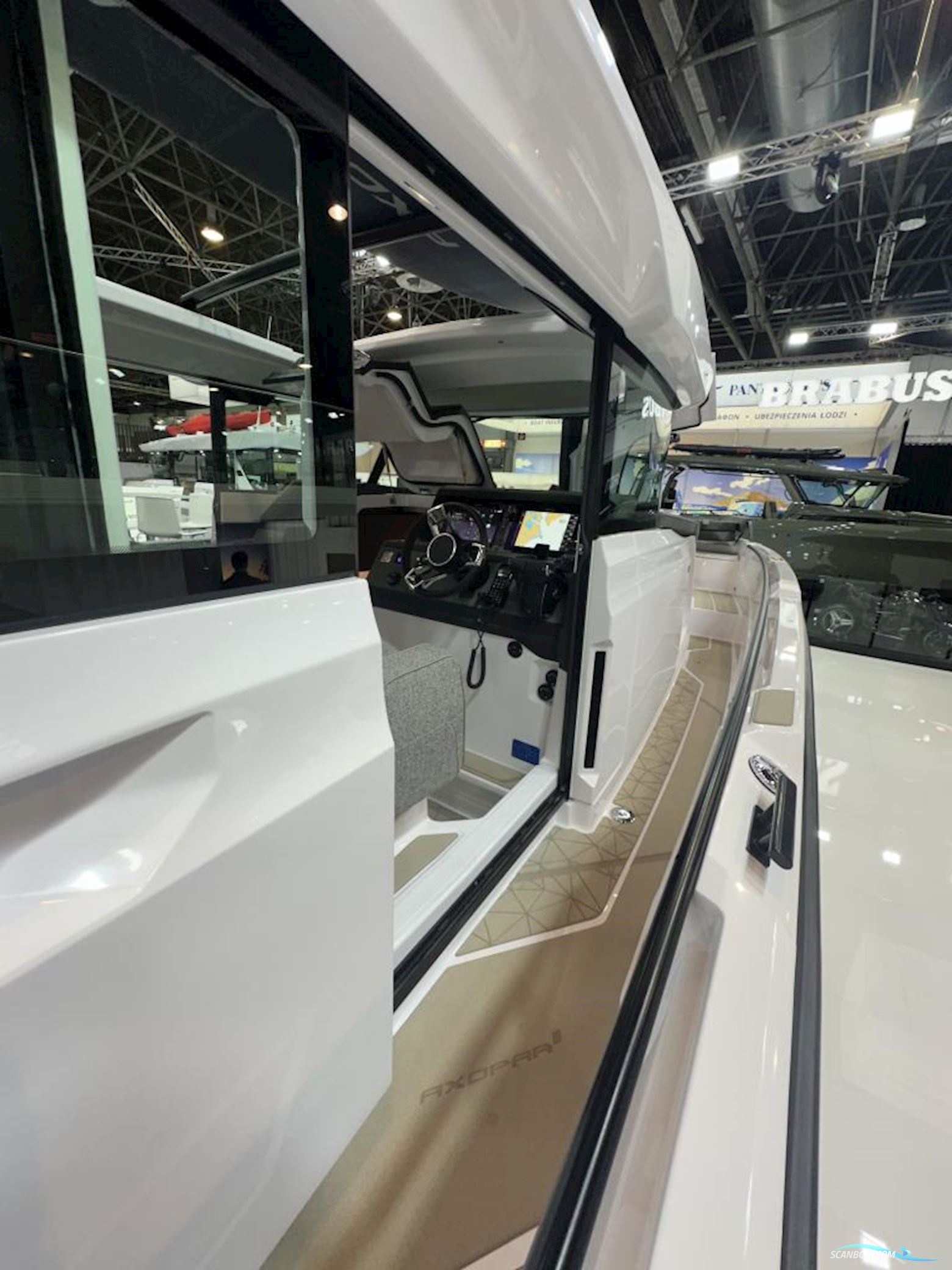 Axopar 38 XC Cross Cabin