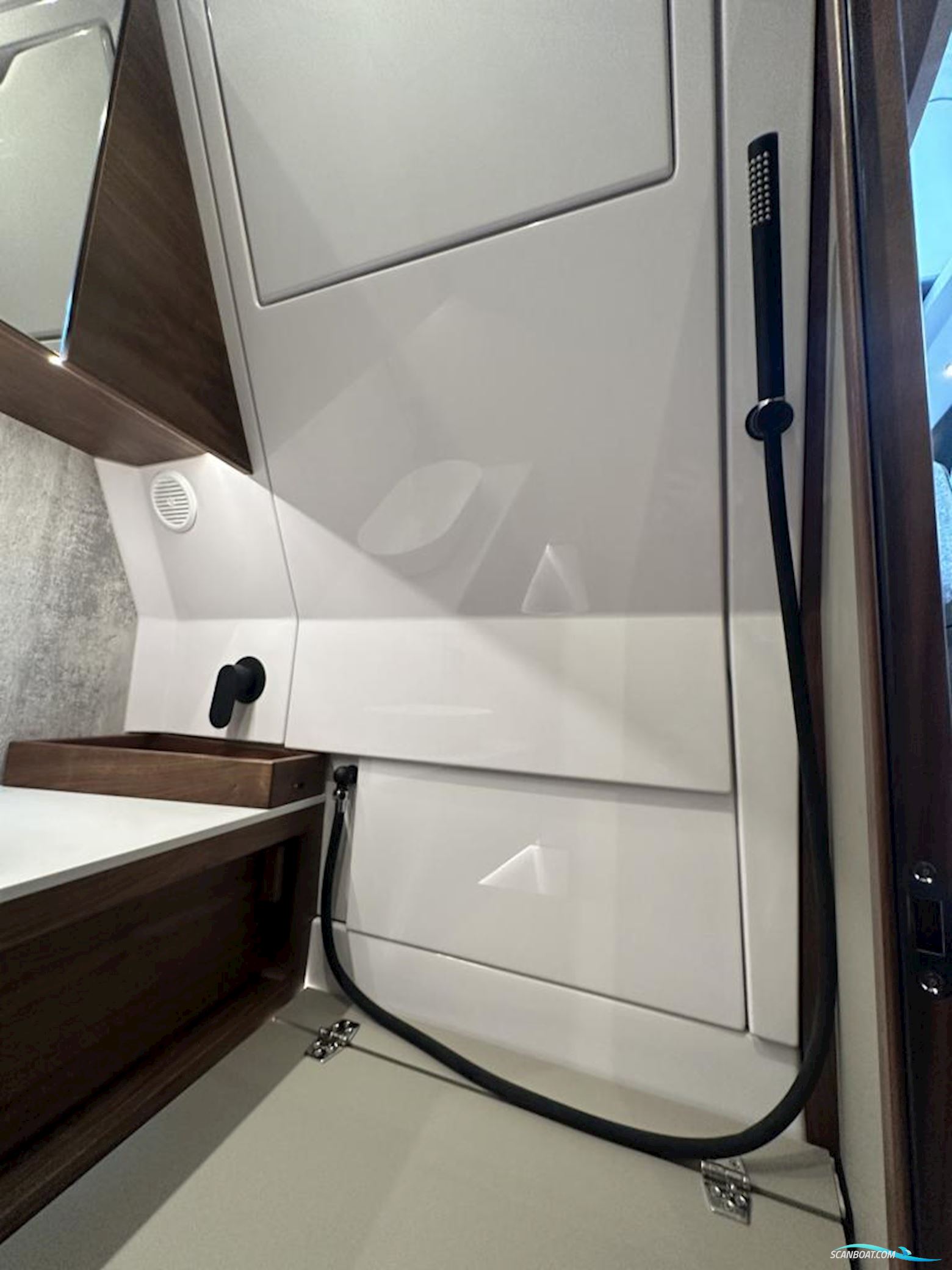 Axopar 38 XC Cross Cabin