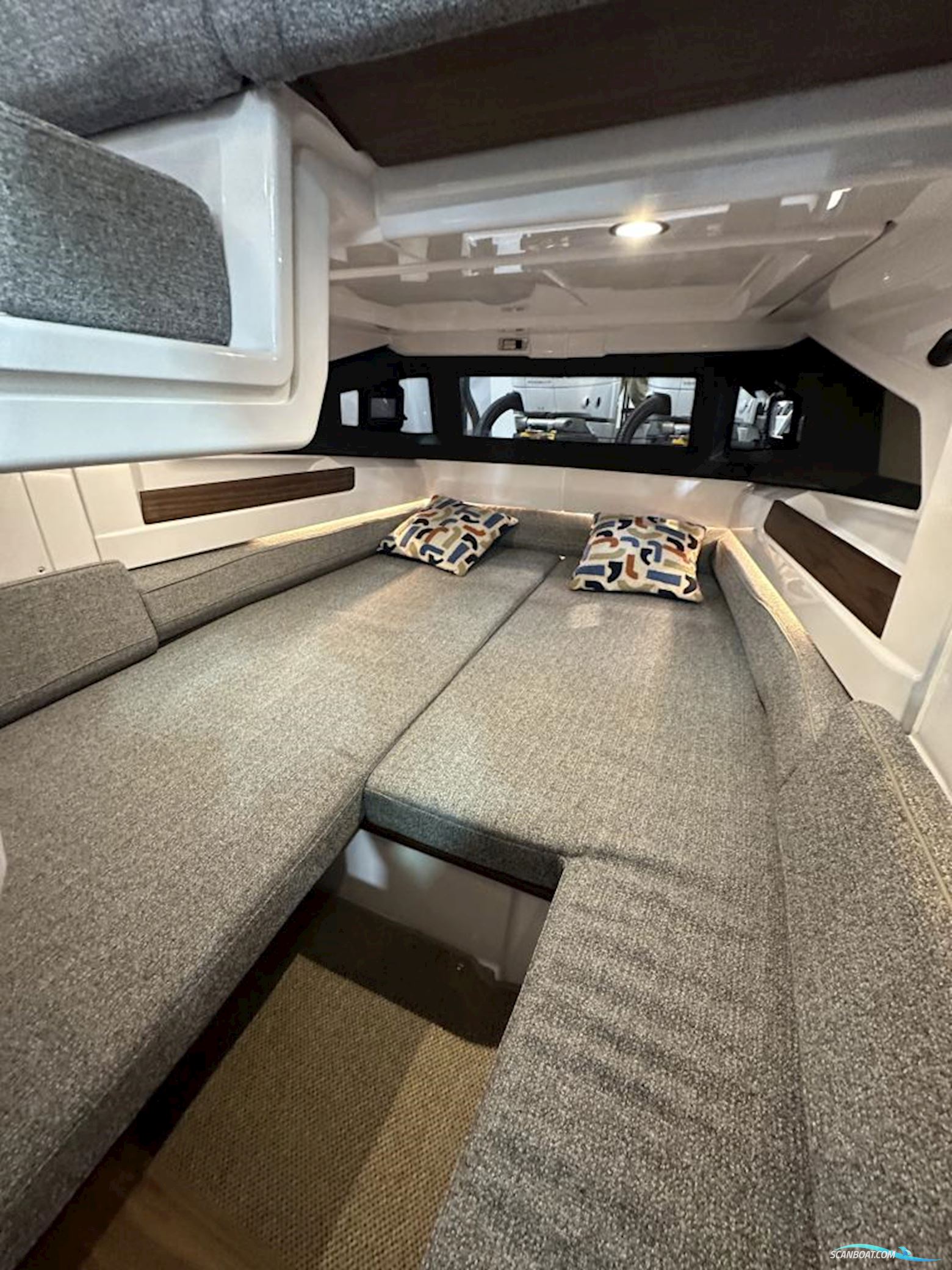 Axopar 38 XC Cross Cabin