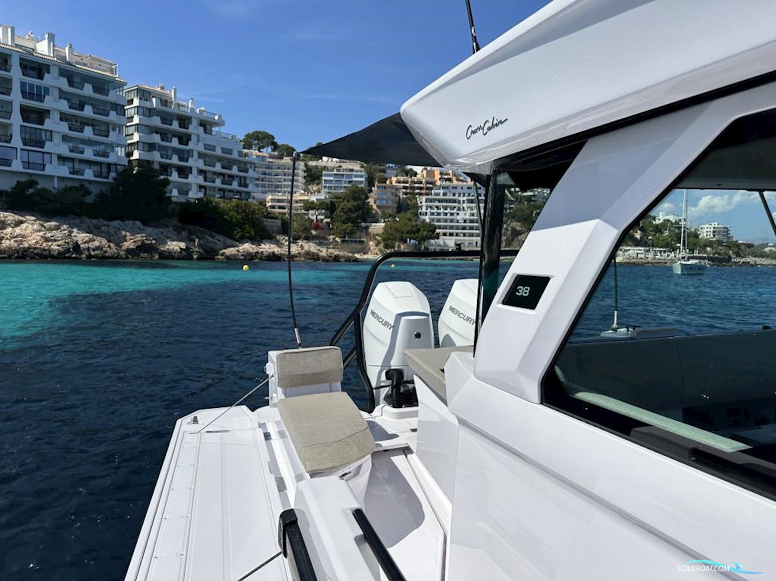 AXOPAR 38 XC Cross Cabin