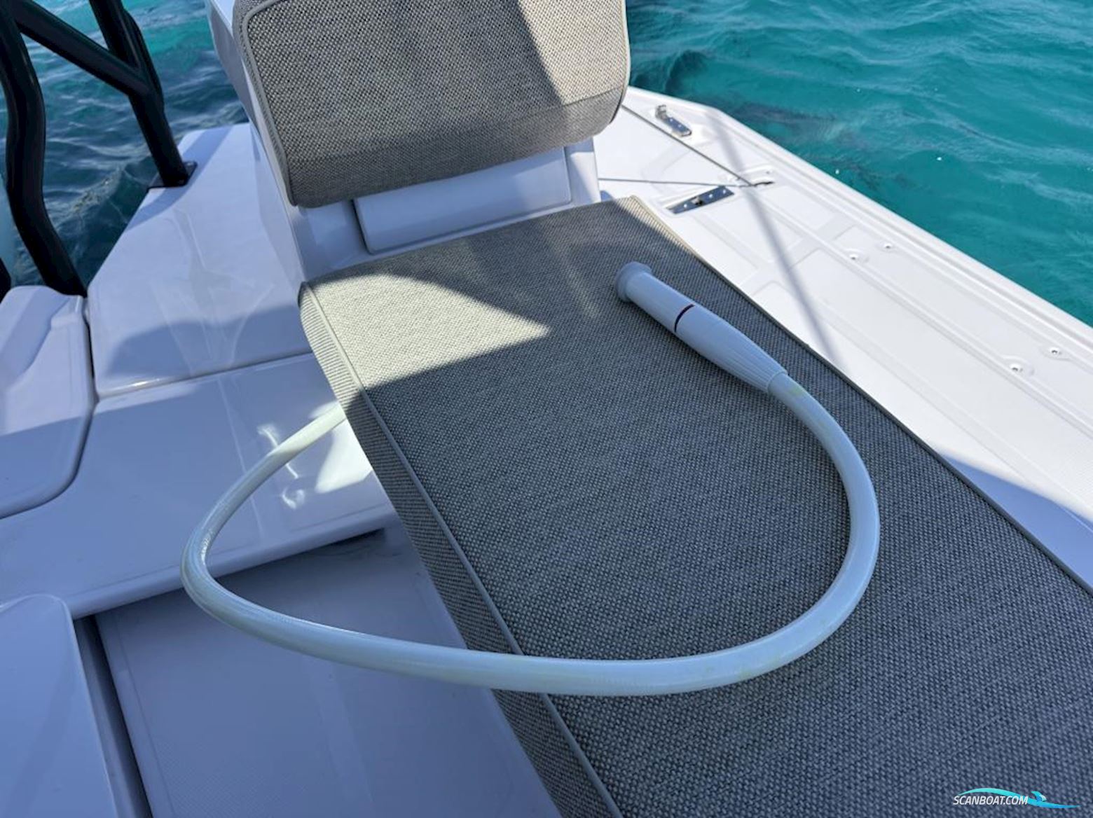 AXOPAR 38 XC Cross Cabin