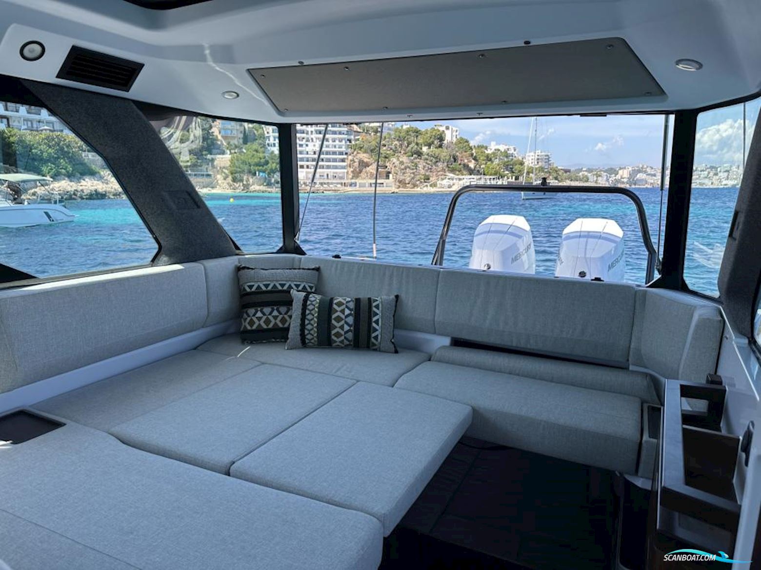 AXOPAR 38 XC Cross Cabin