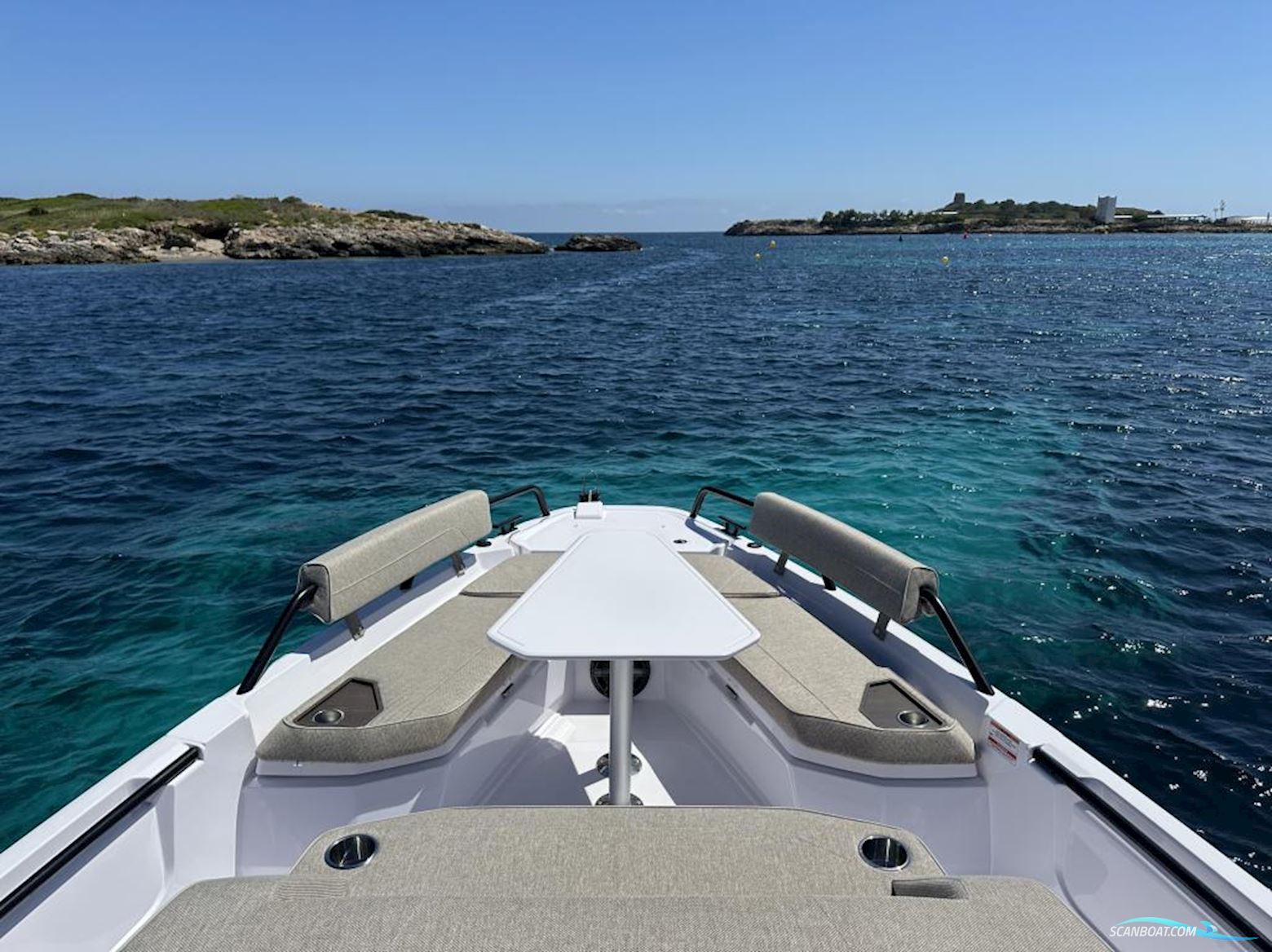 AXOPAR 38 XC Cross Cabin