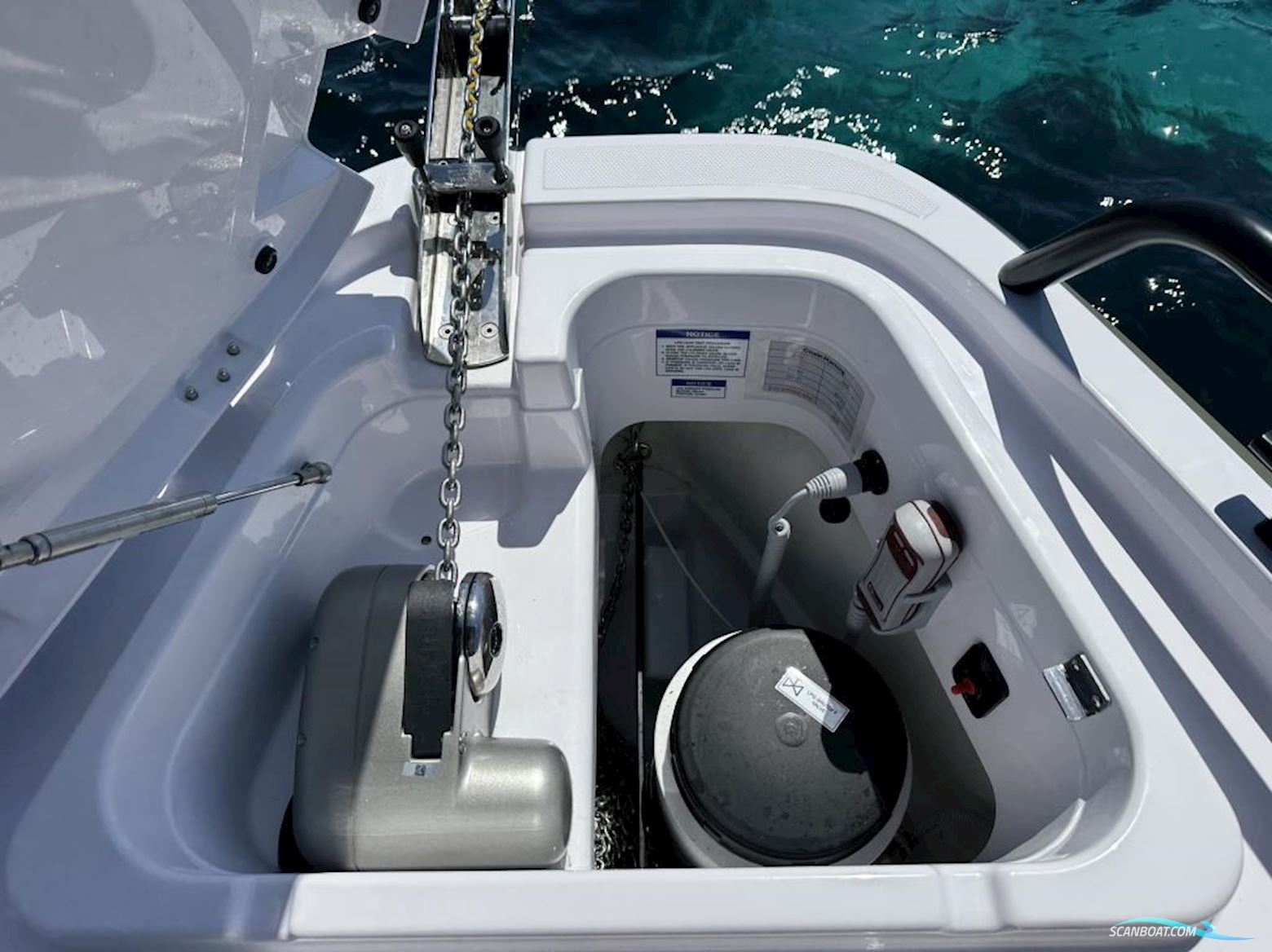 AXOPAR 38 XC Cross Cabin