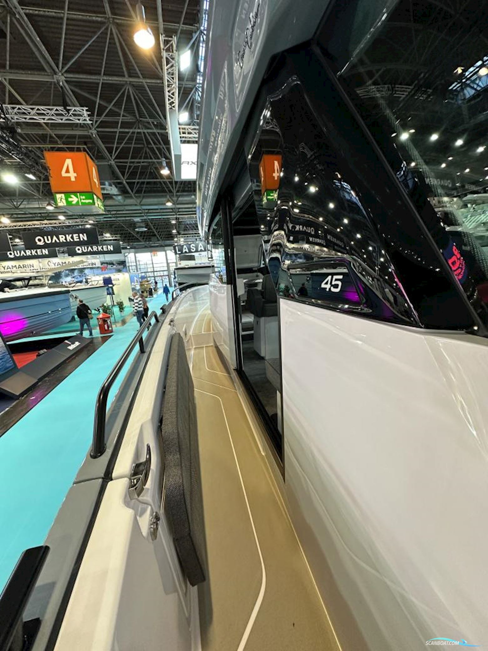 Axopar 45 Cross Cabin - Reserviert